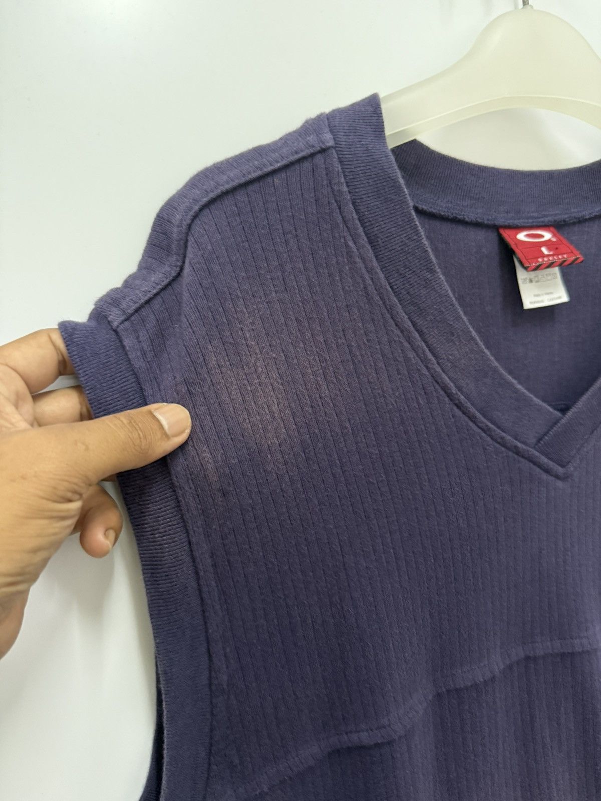 Oakley 🔥 Oakley Streetwear Sleeveless V-Neck Tees - L Size US L / EU 52-54 / 3 - 4 Thumbnail