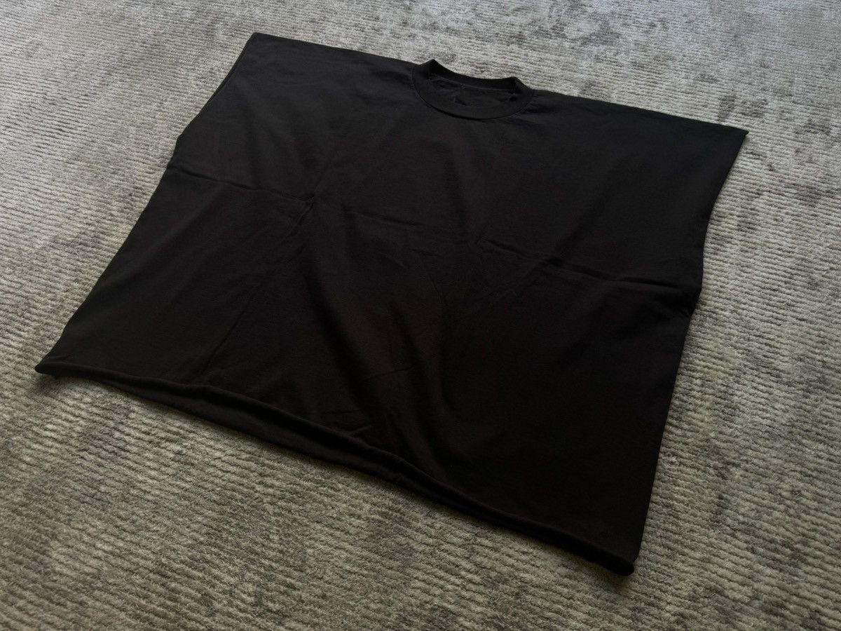 Gosha Rubchinskiy × Kanye West × Yeezy Size 2 Yeezy One Box Tee Shirt Yzy Vultures Tour Merch Size US L / EU 52-54 / 3 - 5 Thumbnail
