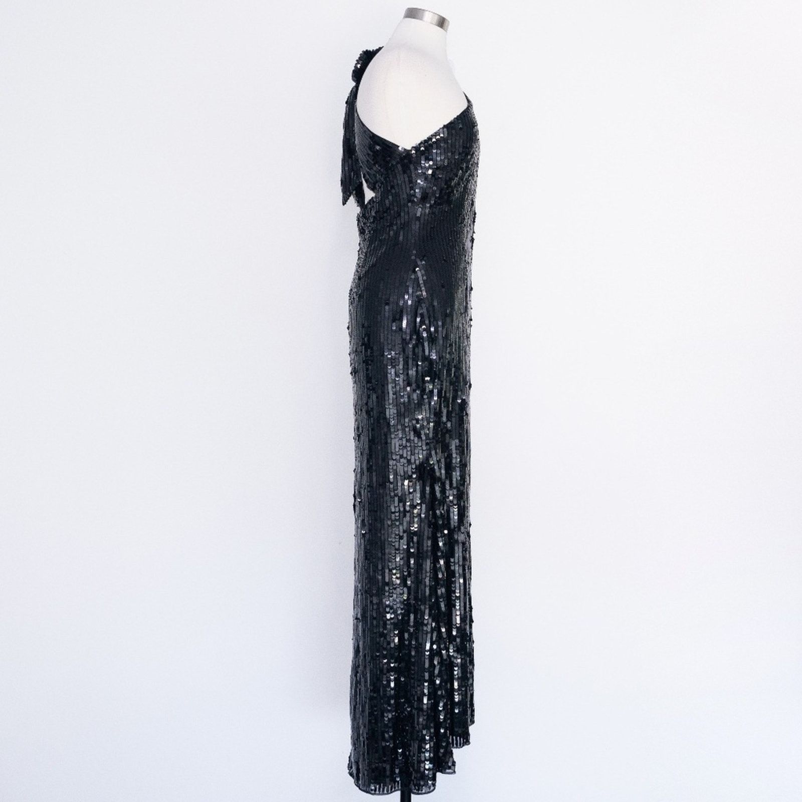 Designer Mac Duggal. Sequined One Shoulder Back Bow Detail Gown. Size M / US 6-8 / IT 42-44 - 4 Thumbnail