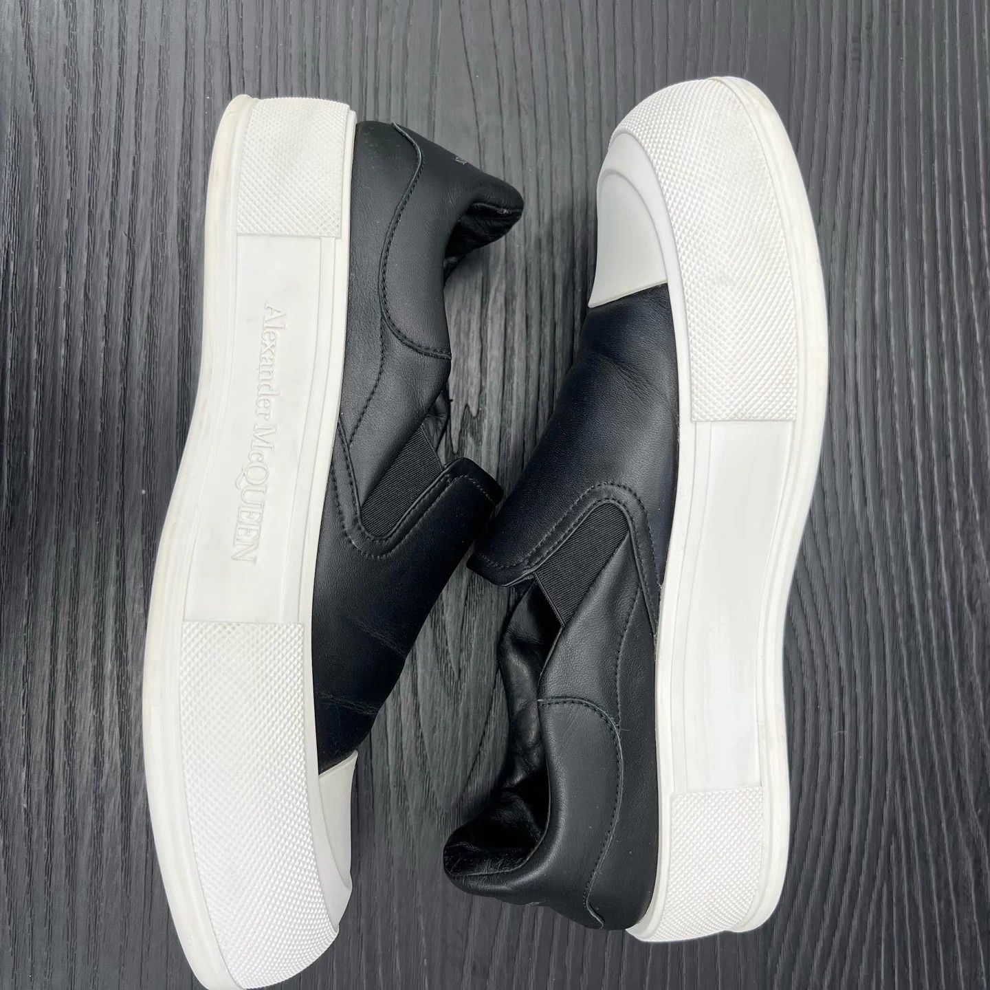 Alexander McQueen Alexander McQueen Deck Black & White Size US 7 / EU 40 - 2 Thumbnail