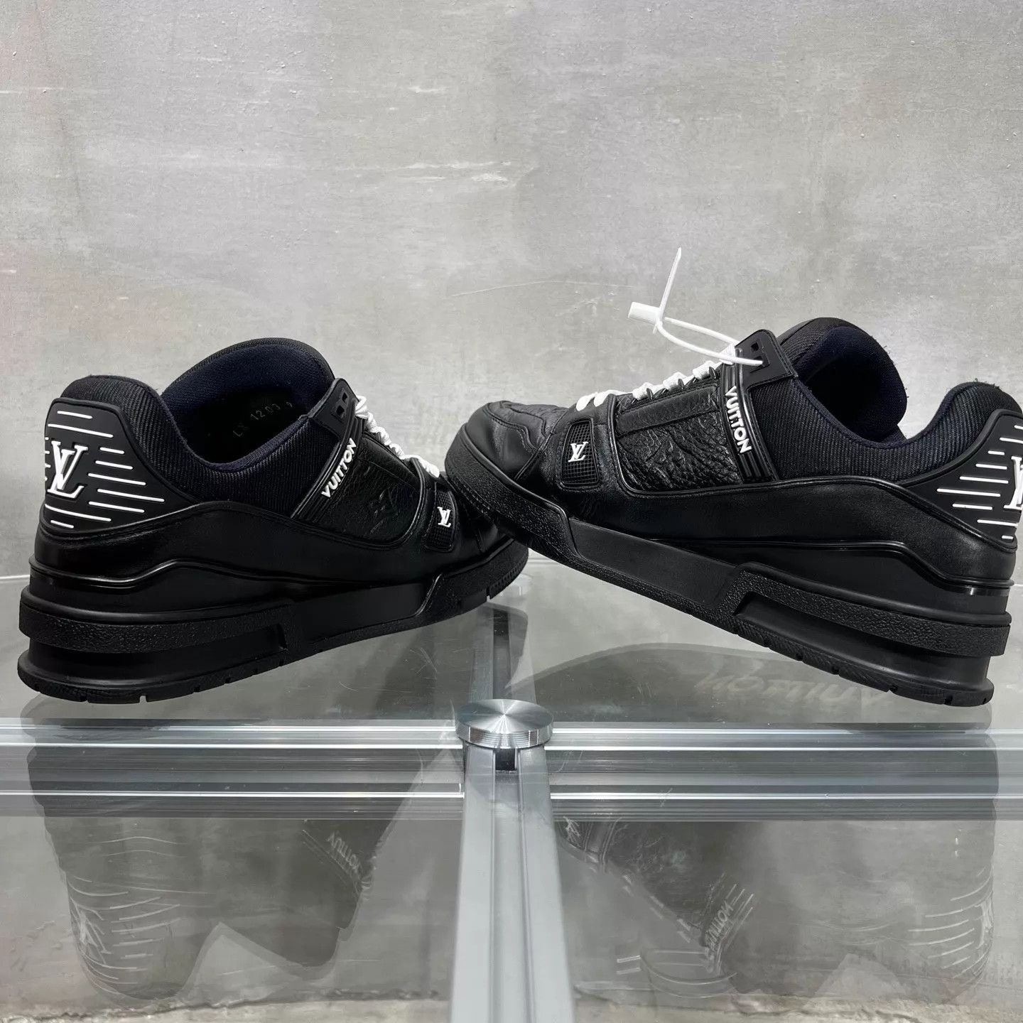 Louis Vuitton Louis Vuitton LV Trainer Black Samurai UK9 (43) Size US 10 / EU 43 - 5 Thumbnail
