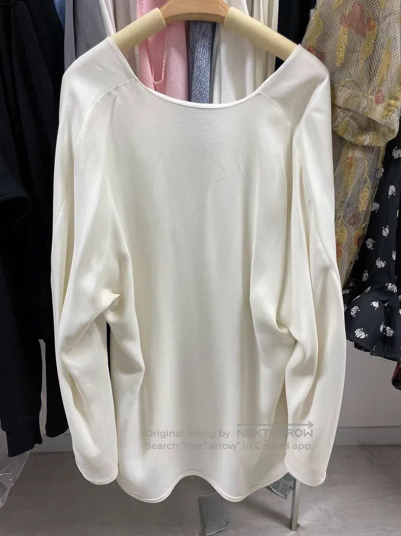 Valentino Valentino Silk V-neck bat sleeve top Size L / US 10 / IT 46 - 5 Thumbnail