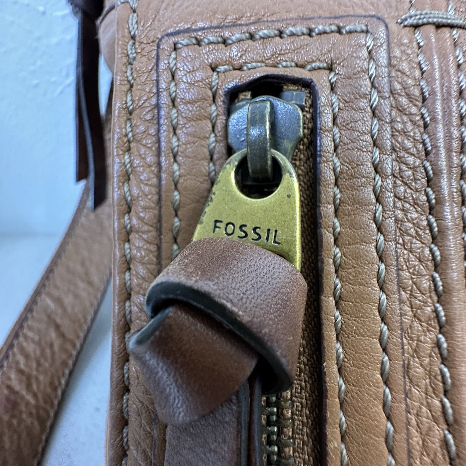 Fossil Fossil MorganTraveler Caramel PebbledLeather Bag Messenger Size ONE SIZE - 4 Thumbnail