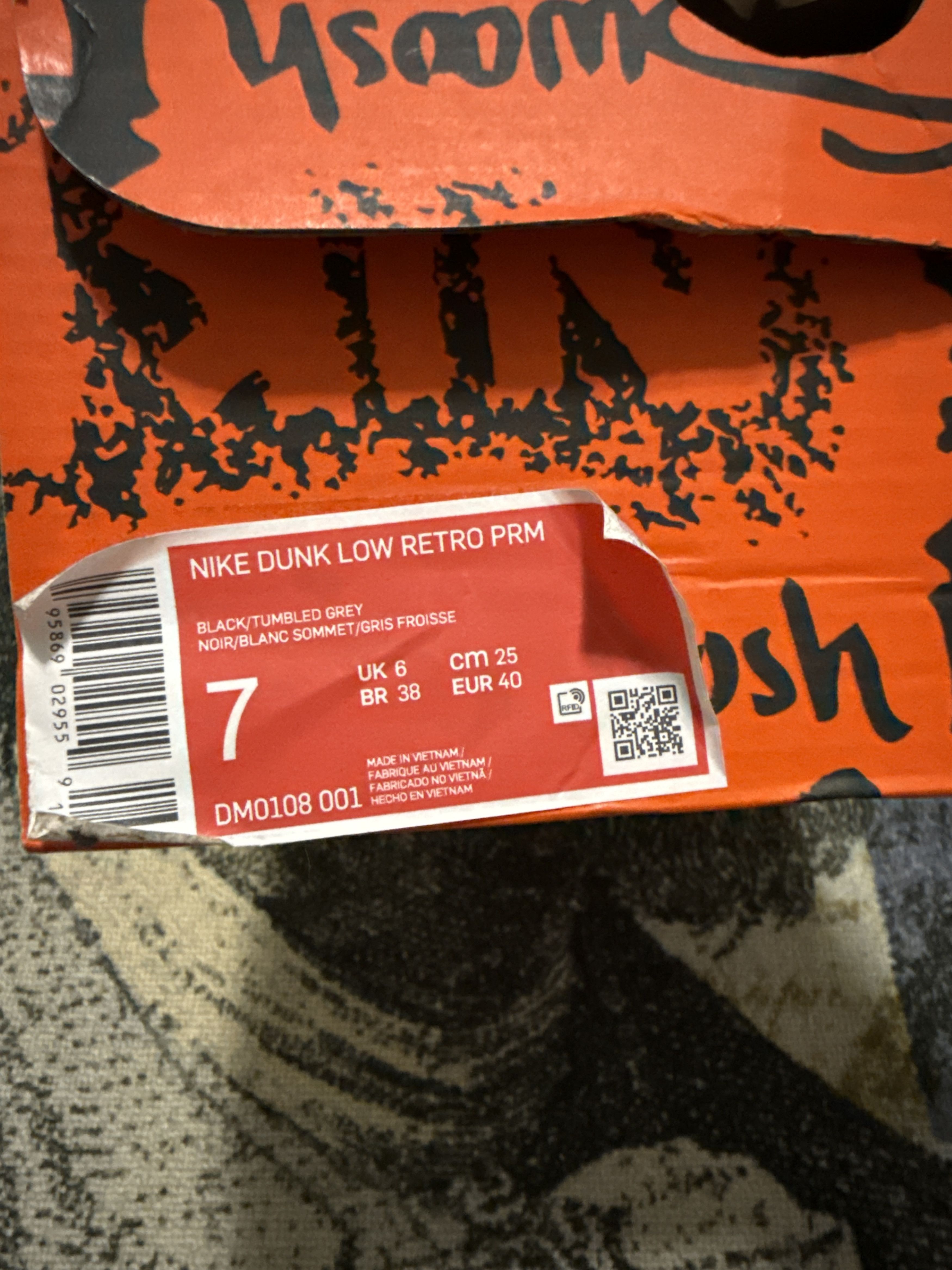 Nike Nike dunk low graffiti Size US 7 / EU 40 - 8 Thumbnail