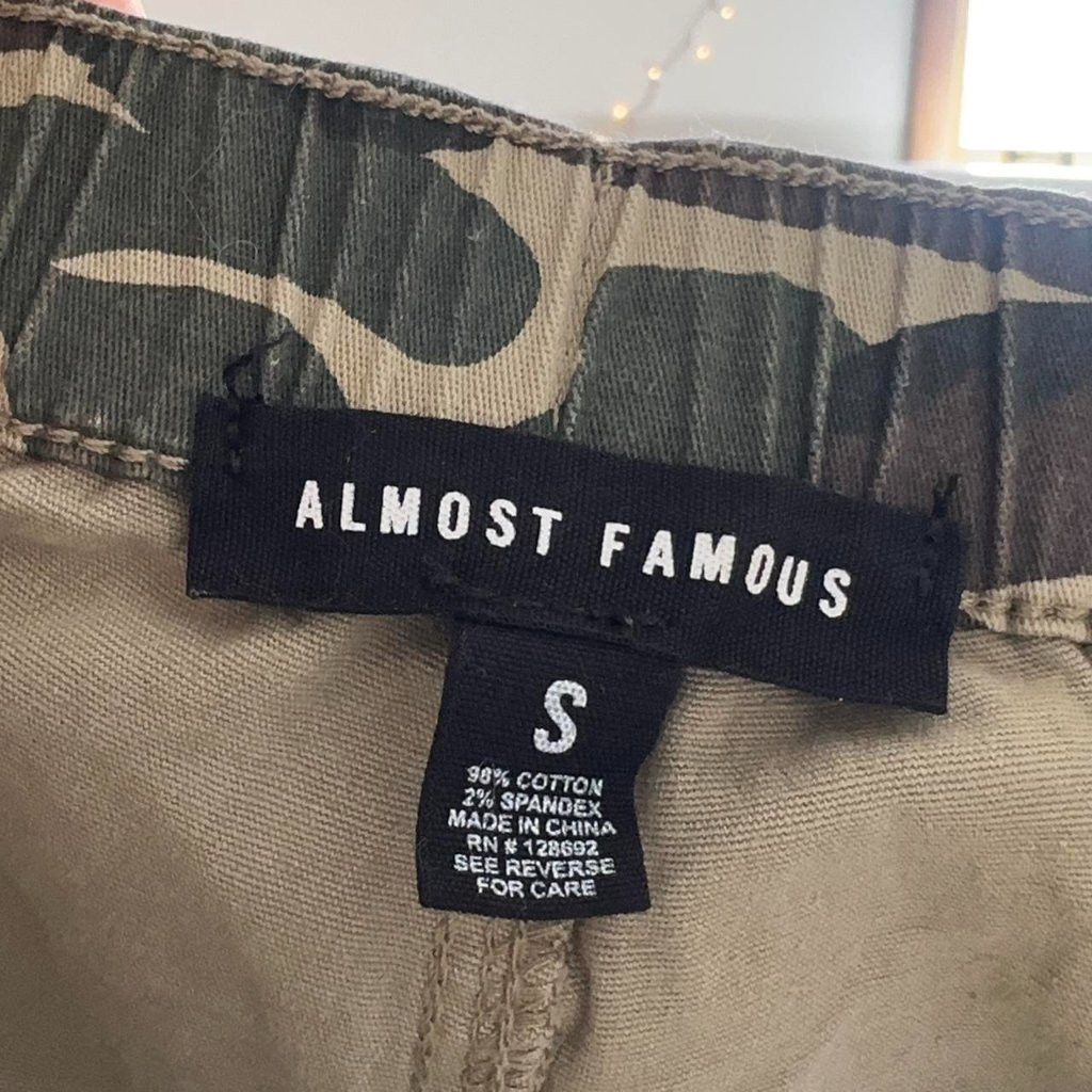 Almost Famous Camo military cargo shorts with adjustable waist Size 25" / US 0 / IT 36 - 7 Thumbnail