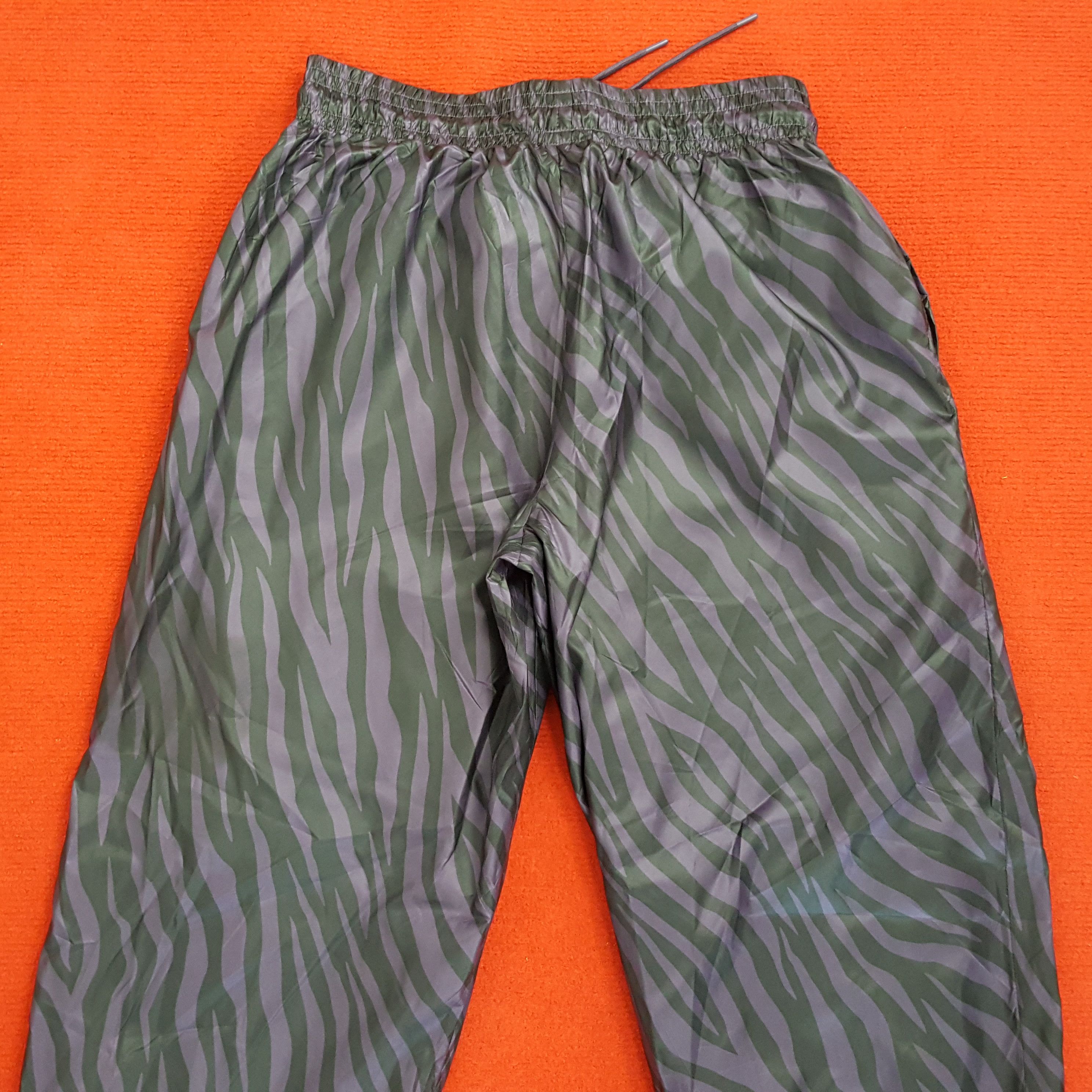 Nike × Vintage Nike Small Logo Design Sportswear Pants Size US 28 / EU 44 - 2 Thumbnail