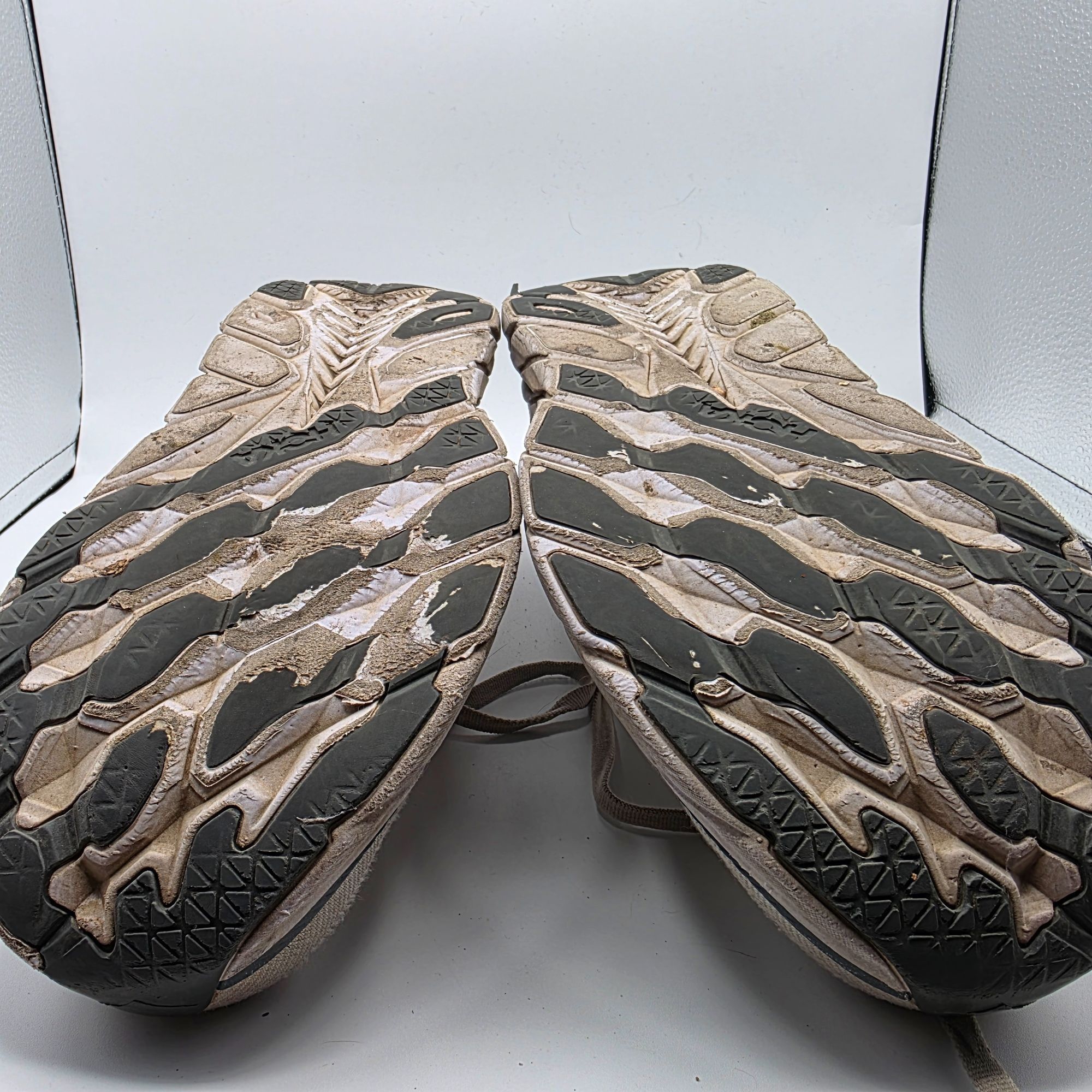Hoka Hoka One One Clifton 8 Mens Size 12.5 White Athletic Shoes R Size US 12.5 / EU 45-46 - 11 Thumbnail
