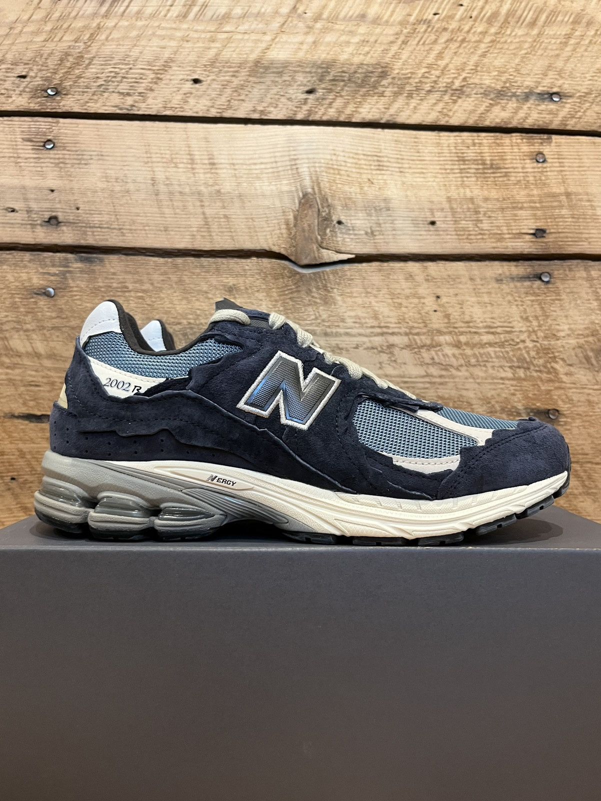 New Balance New Balance 2002R Protection Pack Dark Navy Blue M2002RDF Size US 9 / EU 42 - 1 Thumbnail