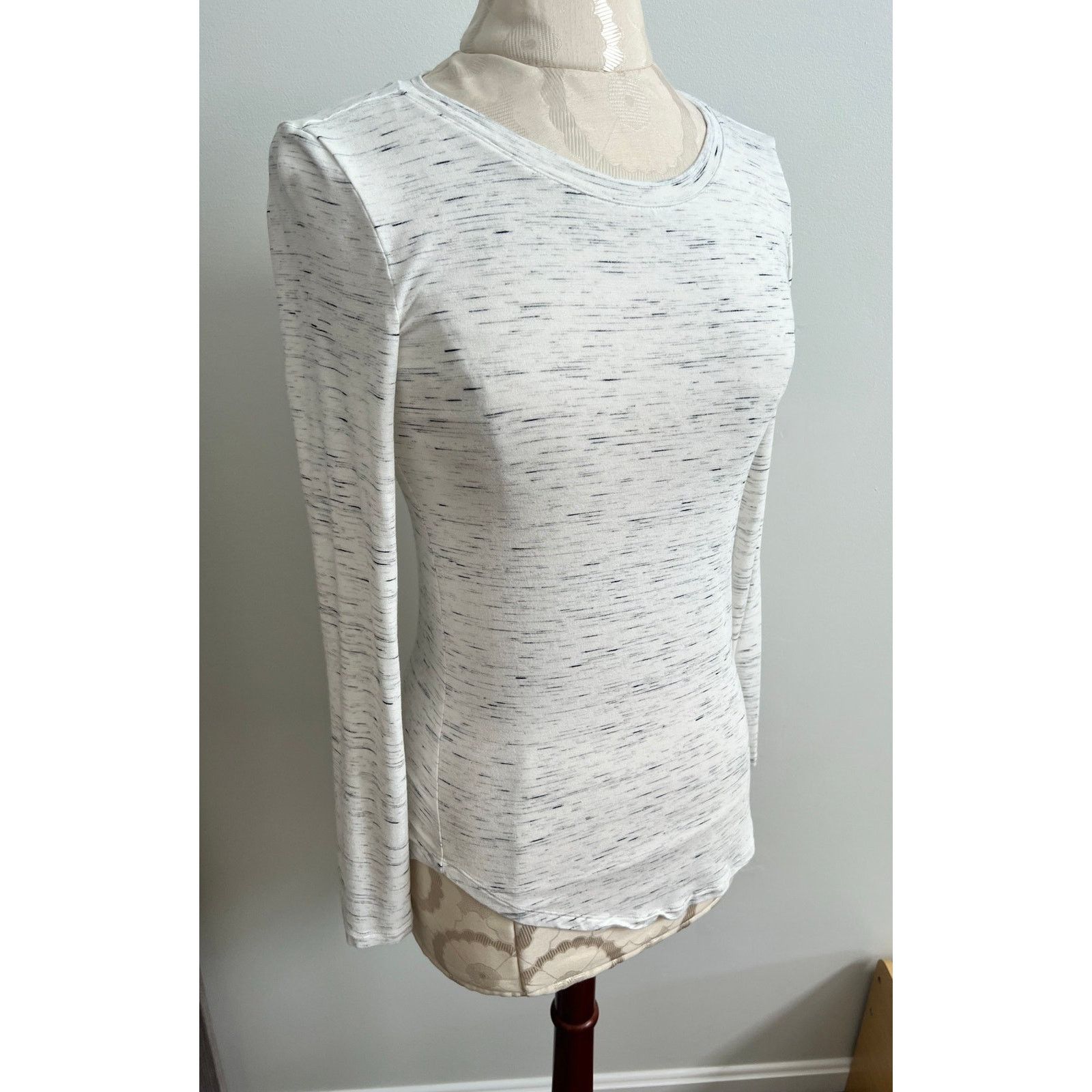 Old Navy Old Navy Women's Casual Long Sleeve Fitted Tshirt XS Size XS / US 0-2 / IT 36-38 - 2 Thumbnail