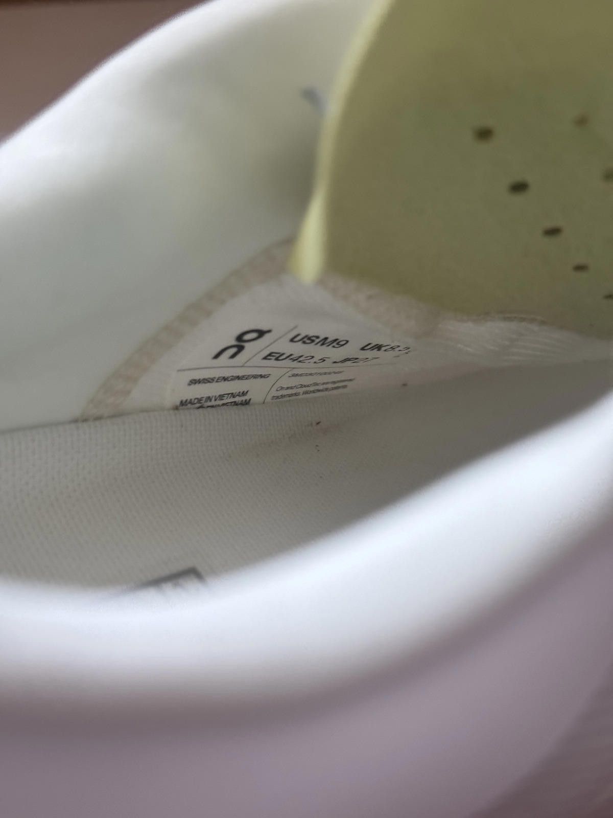 On On Cloudflow 4 Men's Running Sneakers - White/Sand, Size 9 Size US 9 / EU 42 - 5 Thumbnail