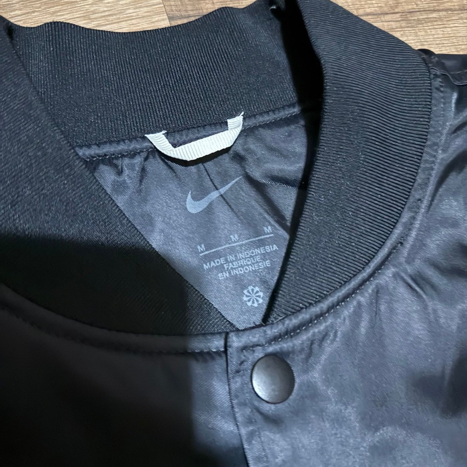 Nike NWOT Nike Air DNA Satin Repel Button Up Jacket Size US M / EU 48-50 / 2 - 7 Thumbnail