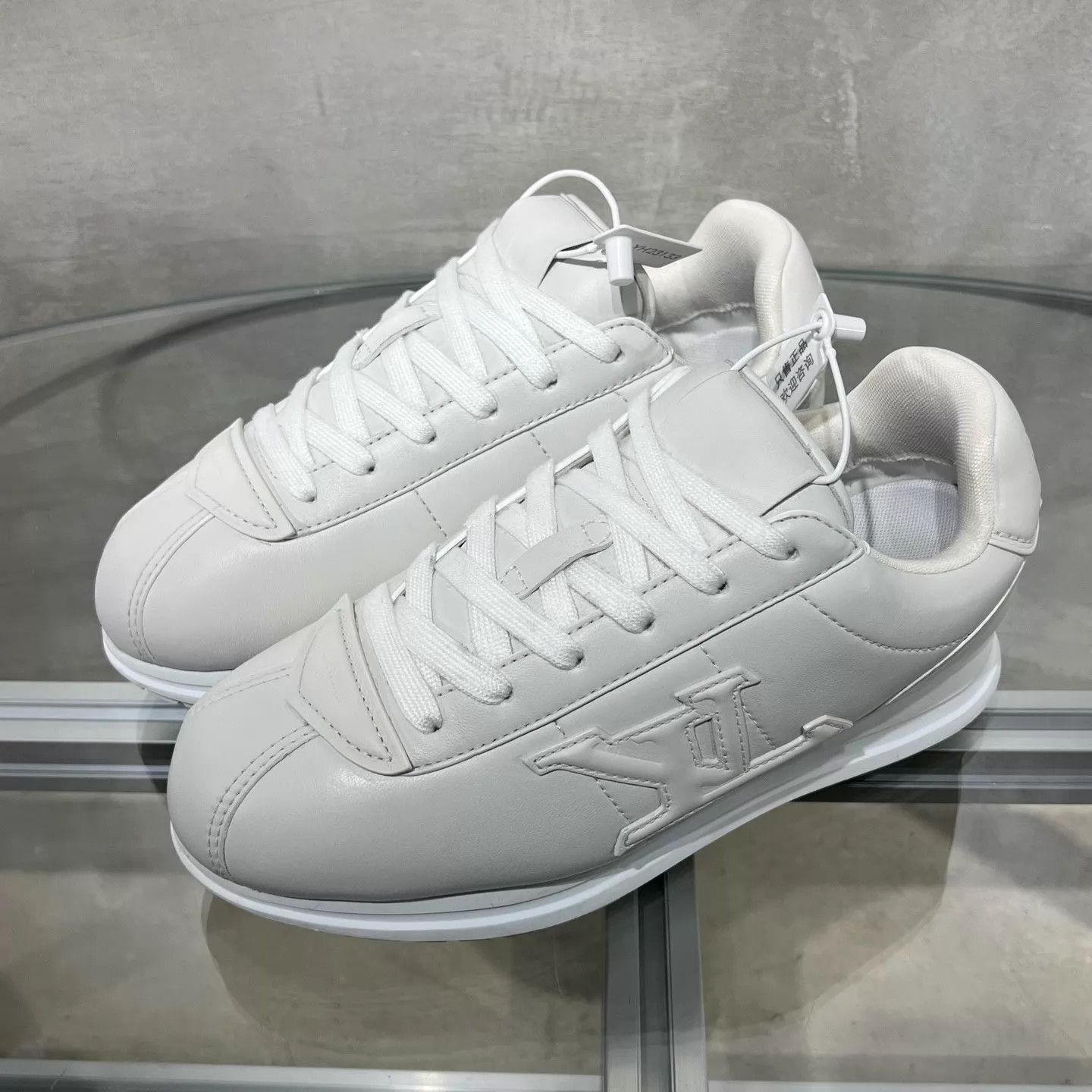 Louis Vuitton LV White Sneakers UK7.5 41.5 Size US 8.5 / EU 41-42 - 2 Thumbnail