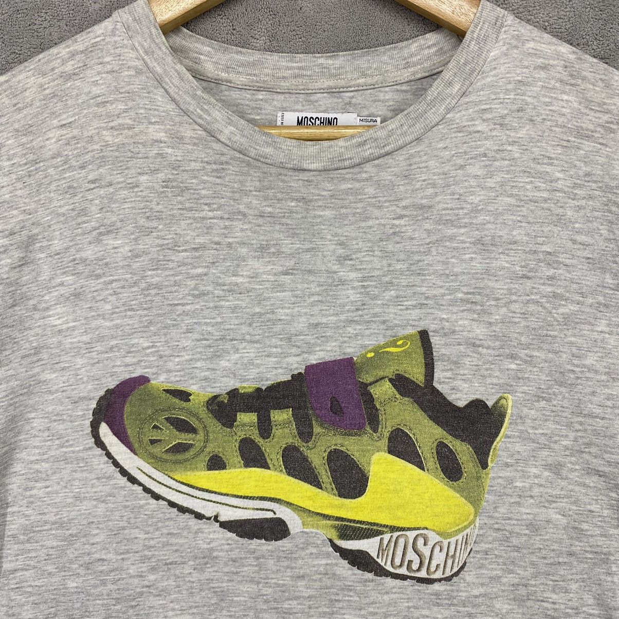 Moschino × Vintage Logo Graphic Shoes Moschino T-Shirt Size US XL / EU 56 / 4 - 4 Thumbnail