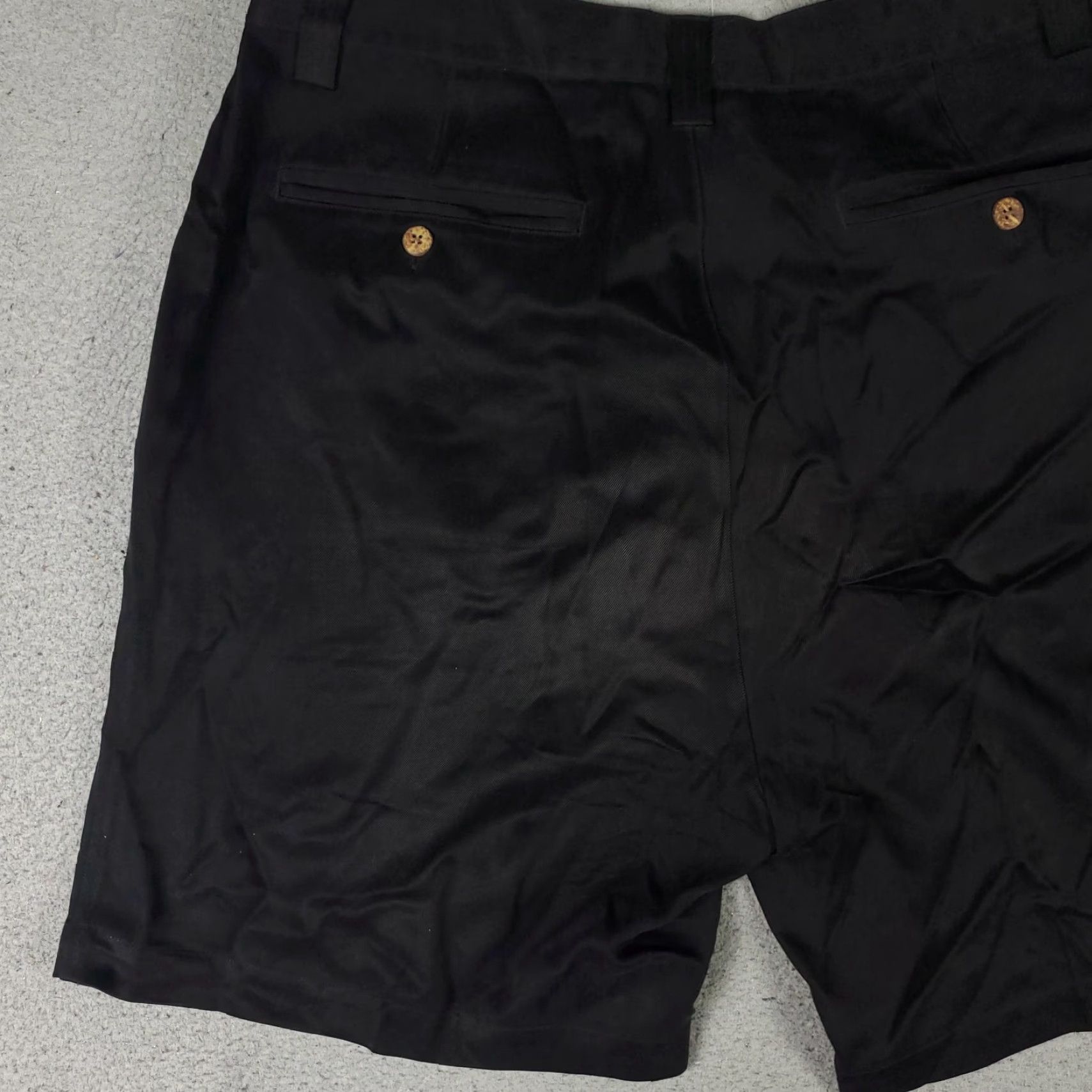 Tommy Bahama VINTAGE Tommy Bahama Men's Shorts Size 36 Black Silk Pleated Chino Casual Dress Pants Size US 36 / EU 52 - 4 Thumbnail