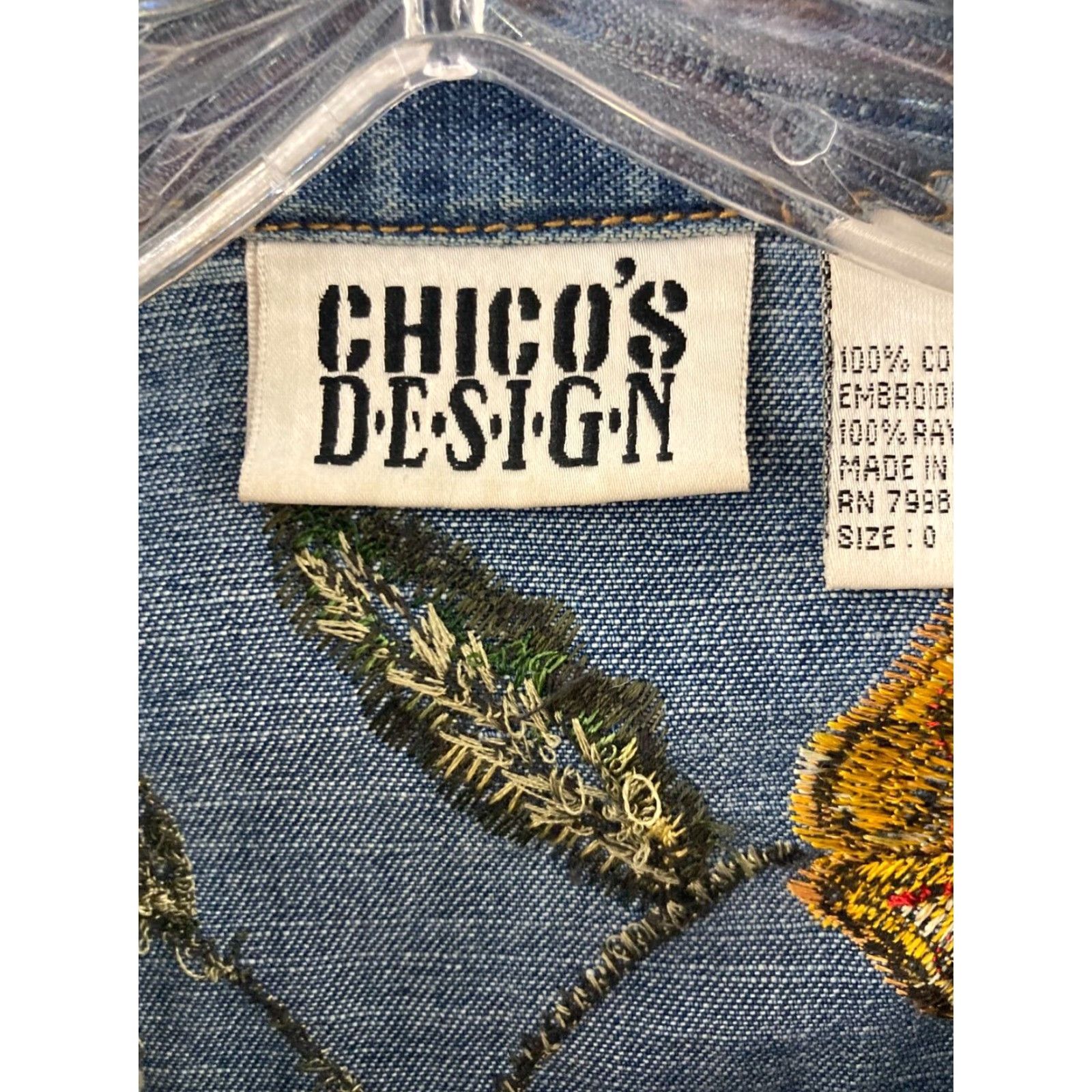Vintage CHICOS Denim Shirt Floral Embroidered Button Front Blue, Cotton, Long Sleeve, Collared, Casual Womens, Size 0, Regular Fit, Blue Denim Shirt Women Size XS / US 0-2 / IT 36-38 - 7 Thumbnail