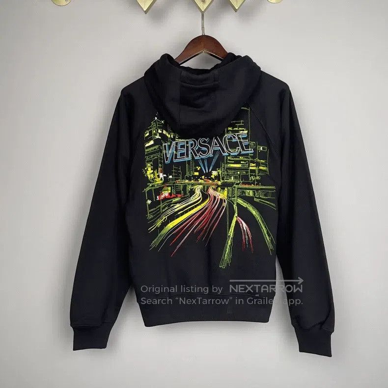 Versace Versace Heavy industry embroidered letter logo sweatshirt Size US M / EU 48-50 / 2 - 5 Thumbnail
