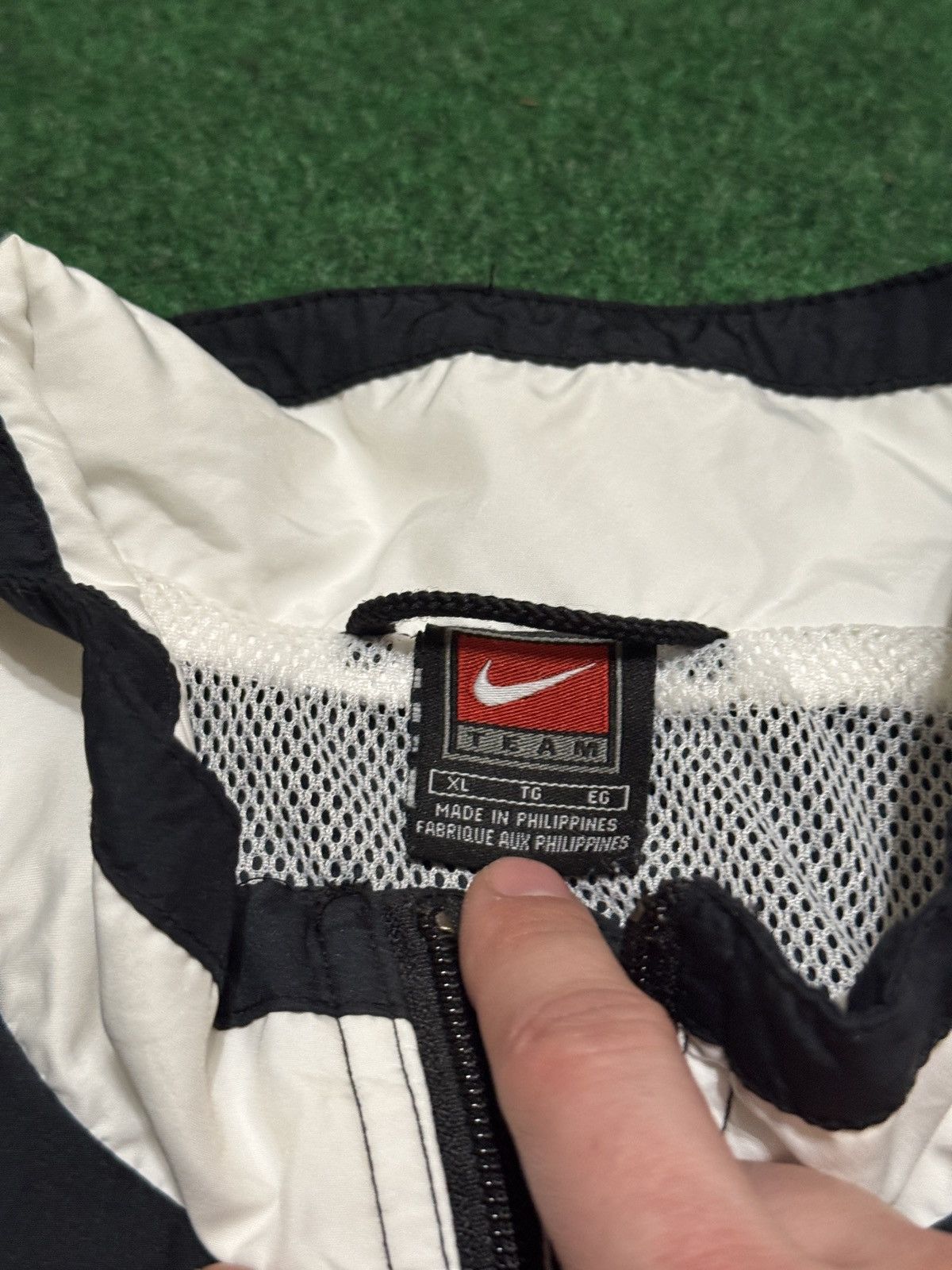 Nike Vintage Nike Windbreaker XL Boxy 28x28 90s Jacket Size US XL / EU 56 / 4 - 3 Thumbnail