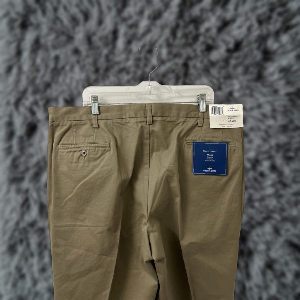 Dockers Dockers True Chino Pants Mens 40x29 Tan Pleated Relaxed Fit Logo Trousers Size US 40 / EU 56 - 1 Thumbnail