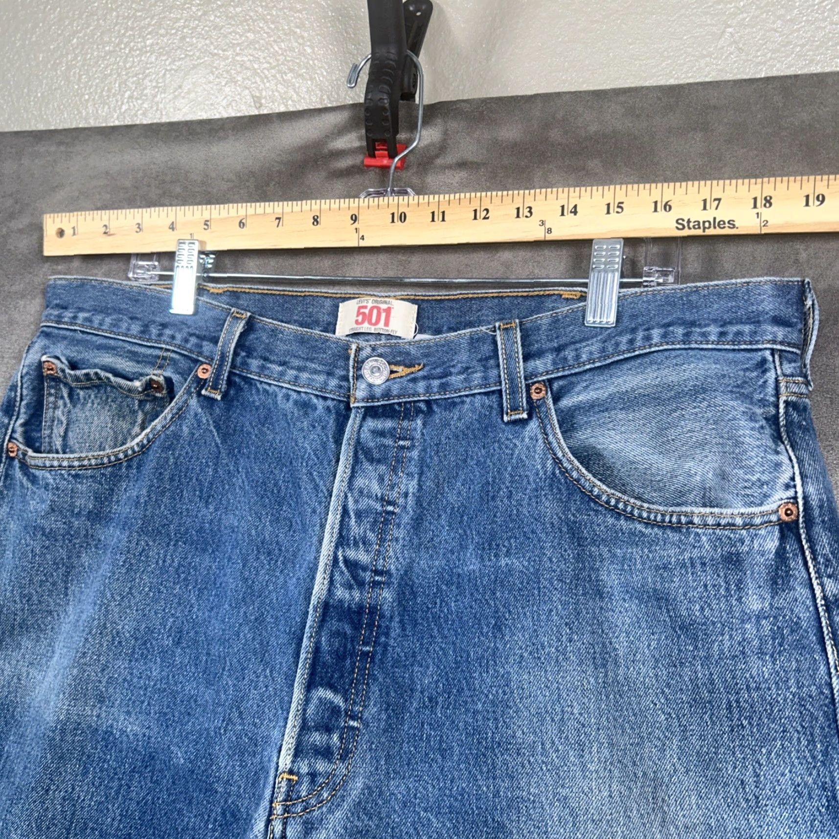 Levi's Levi's 501 Jeans Blue Denim Straight Leg 38x29 Men's Regular Mid Rise Button Fly Vintage No (Used) Size US 38 / EU 54 - 3 Thumbnail
