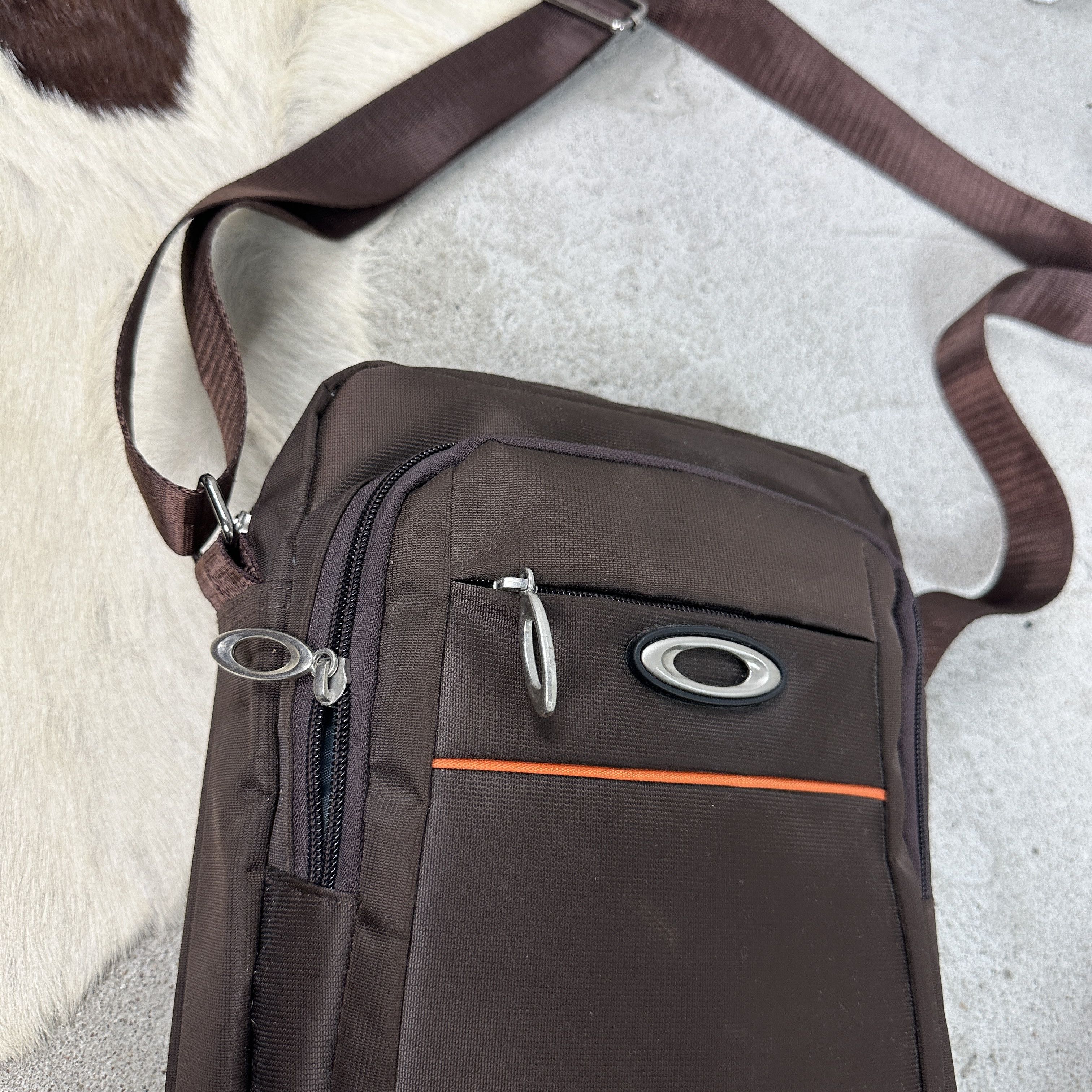 Vintage Vintage Nylon Unisex Gorpcore Crossbody Bag 00s Size ONE SIZE - 3 Thumbnail