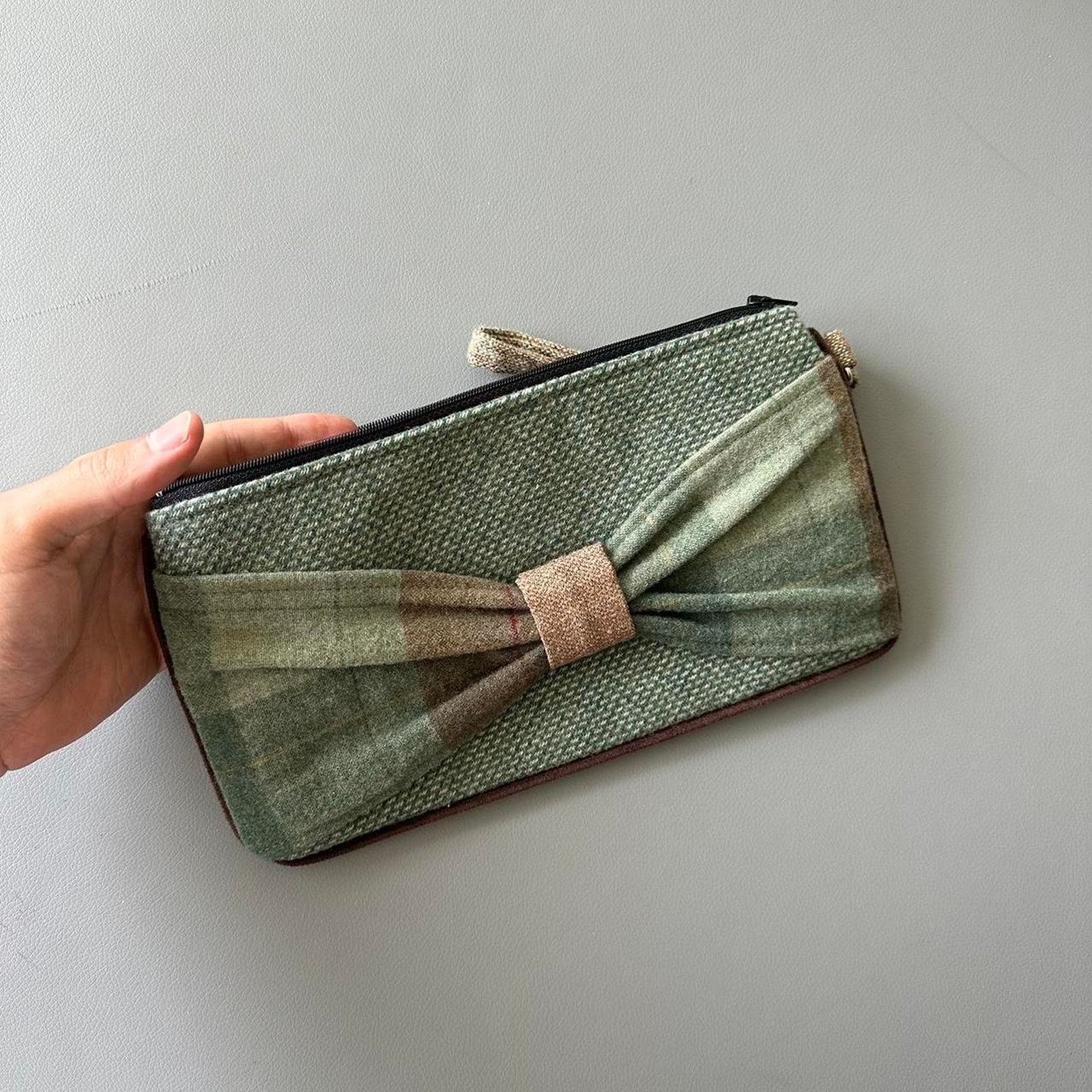 Vintage Cute Vintage 00s Y2K Wool Tweed Gree Plaid Bow Mini Clutch Size ONE SIZE - 8 Thumbnail