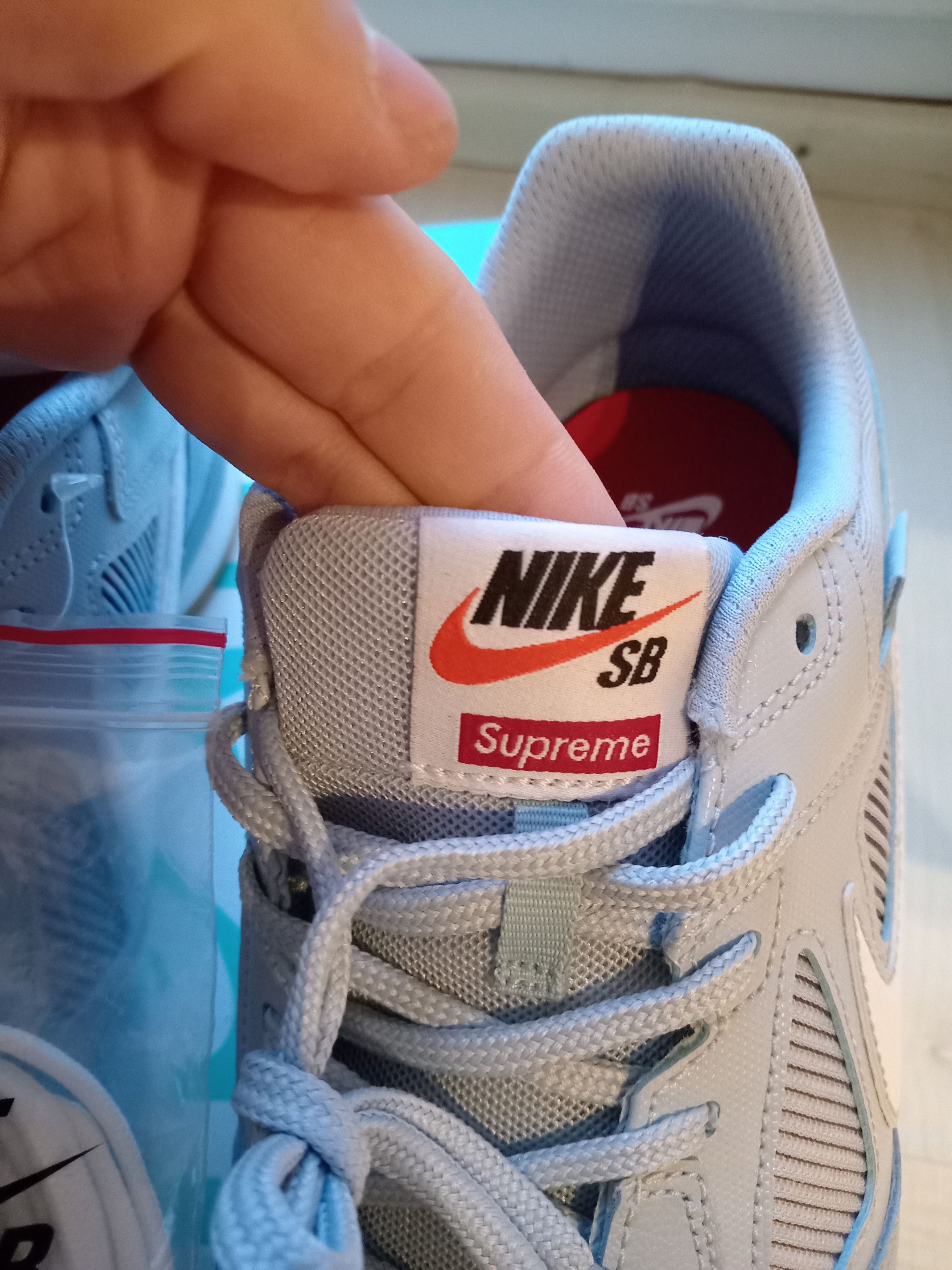 Nike New in Tags Nike gato supreme lunargato Size US 9 / EU 42 - 12 Thumbnail