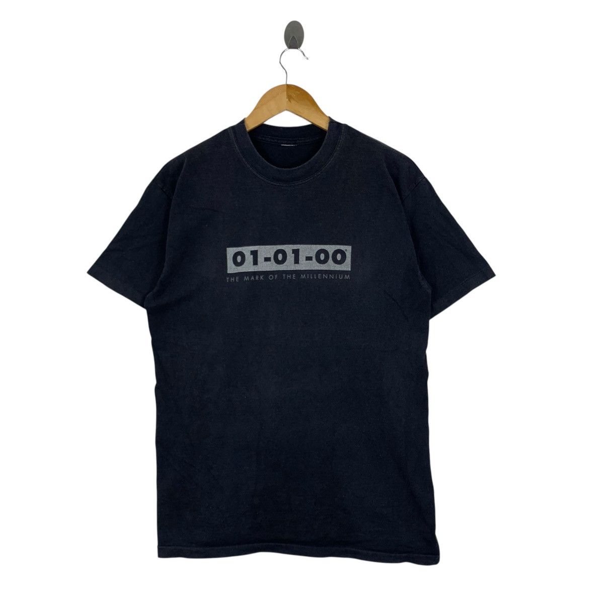 Vintage Vintage 01-01-00 THE MARK Of The Millennium Japanese Tshirt Size US M / EU 48-50 / 2 - 1 Thumbnail