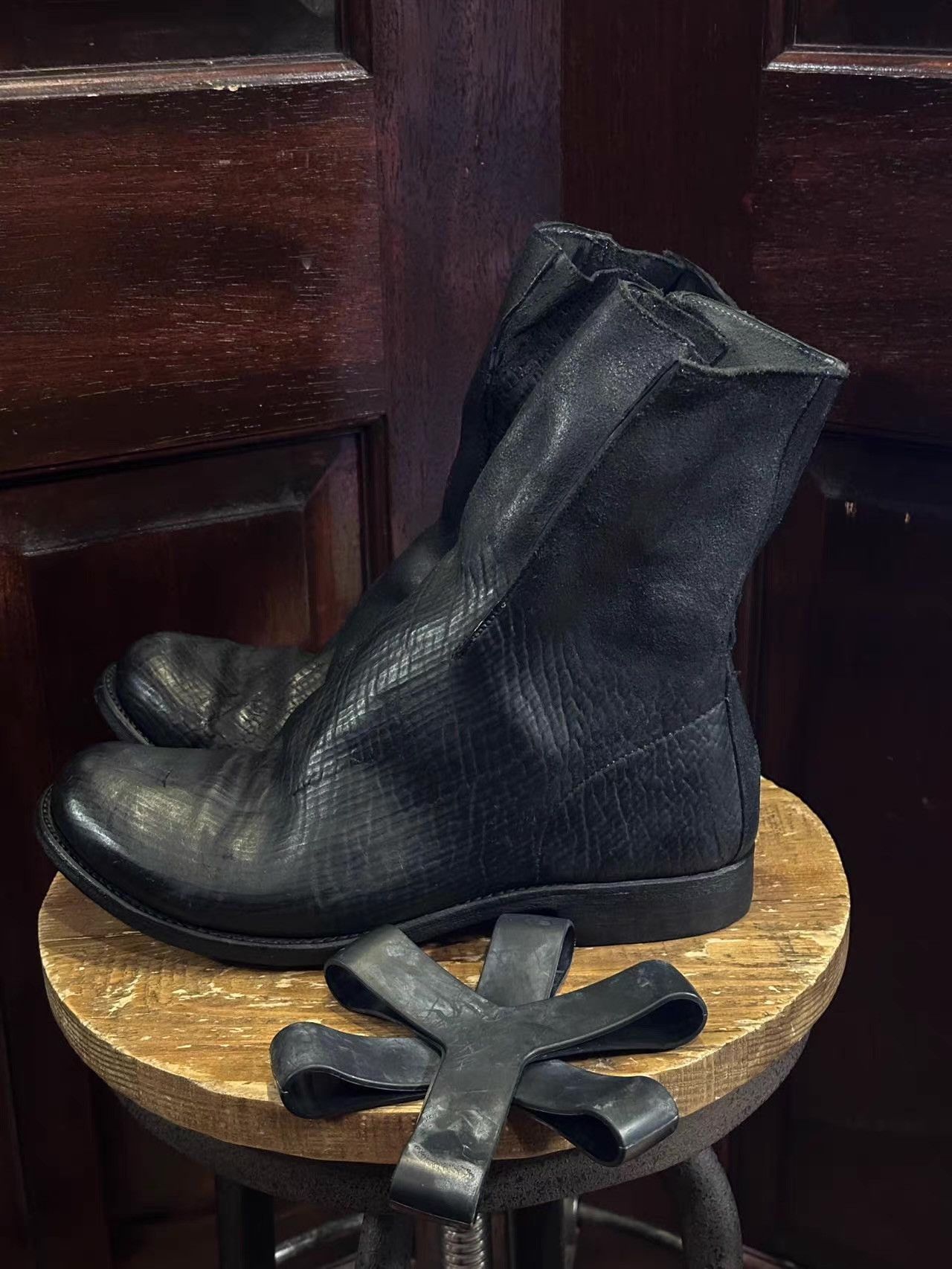 A1923 A1923 Black Textured Rubber‑Band Boots Ｑ25 Size US 9.5 / EU 42-43 - 3 Thumbnail