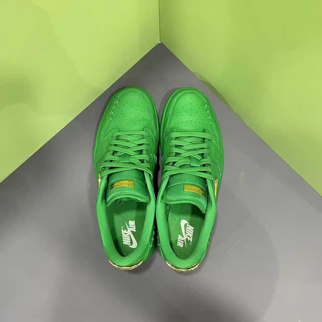 Jordan Brand Air Jordan 1 Low Green Gold Swoosh Low-Top Sneakers K15 Size US 9.5 / EU 42-43 - 5 Thumbnail