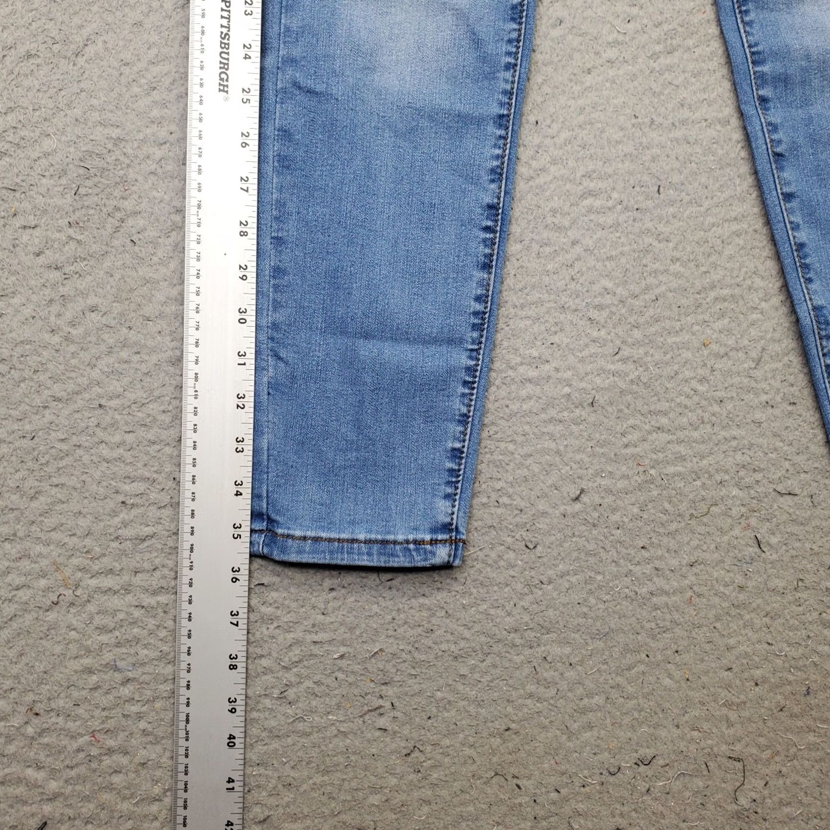 Vintage Tahari Womens Jeans Tahari Kelly Jeans Womens 4 Blue Denim Faded Streetwear Classic Skinny Leg 4 Womens Size 4 Blue Denim Jeans Mens Womens Boys Girls Size 27" / US 4 / IT 40 - 3 Thumbnail