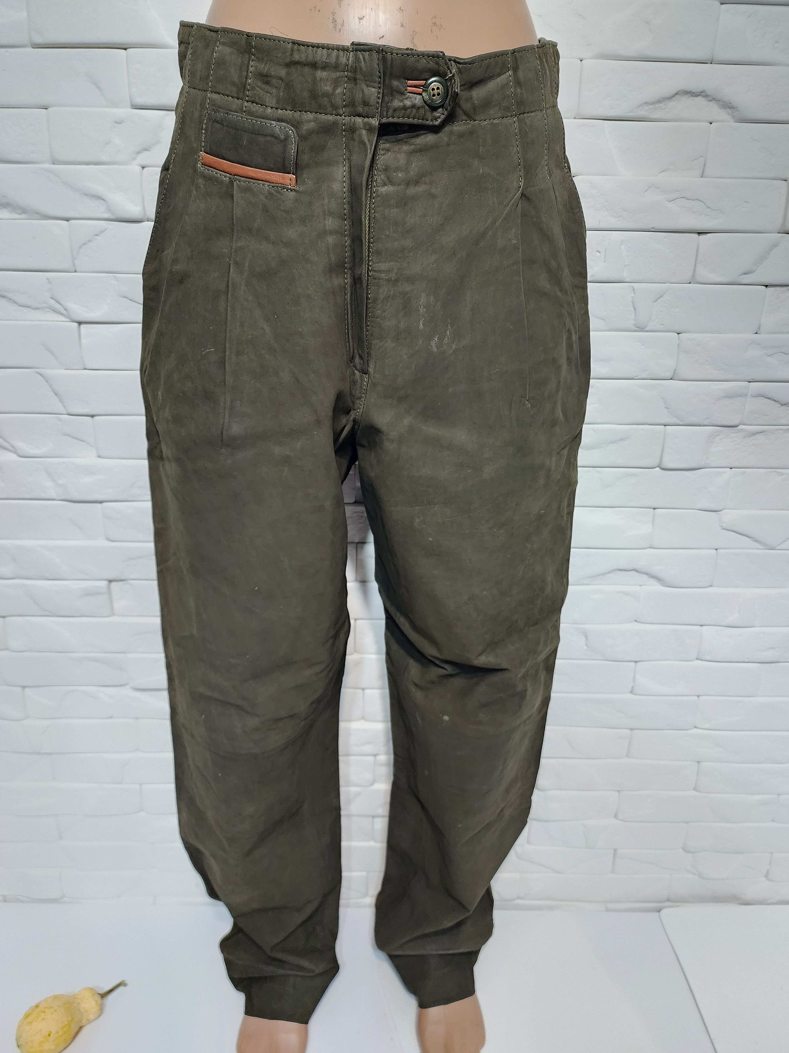 Genuine Leather Green Leather Pants: Women's Stylish Suede Trousers Size 28" / US 6 / IT 42 - 1 Thumbnail