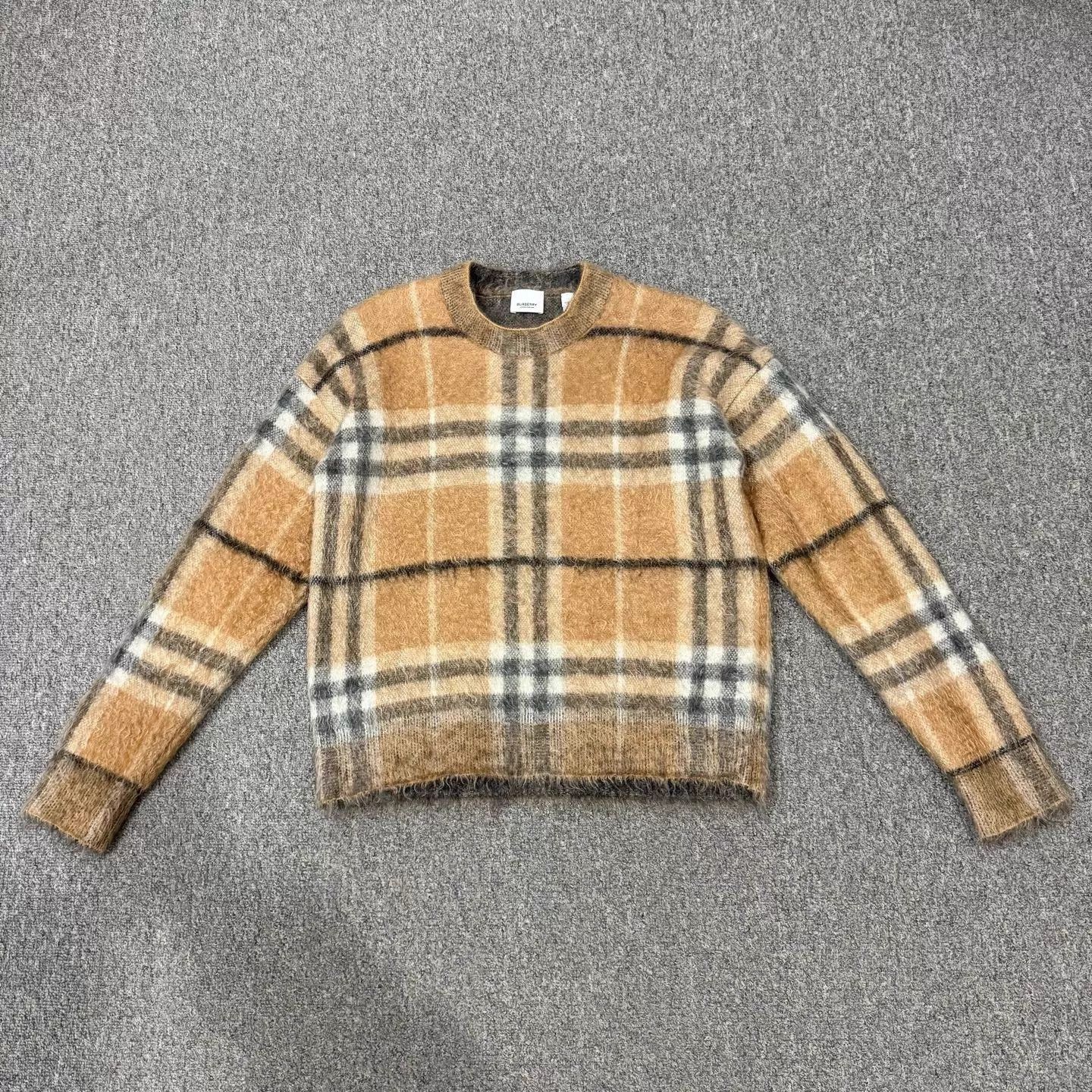 Burberry Burberry mohair sweater S 99 new Size US S / EU 44-46 / 1 - 1 Thumbnail