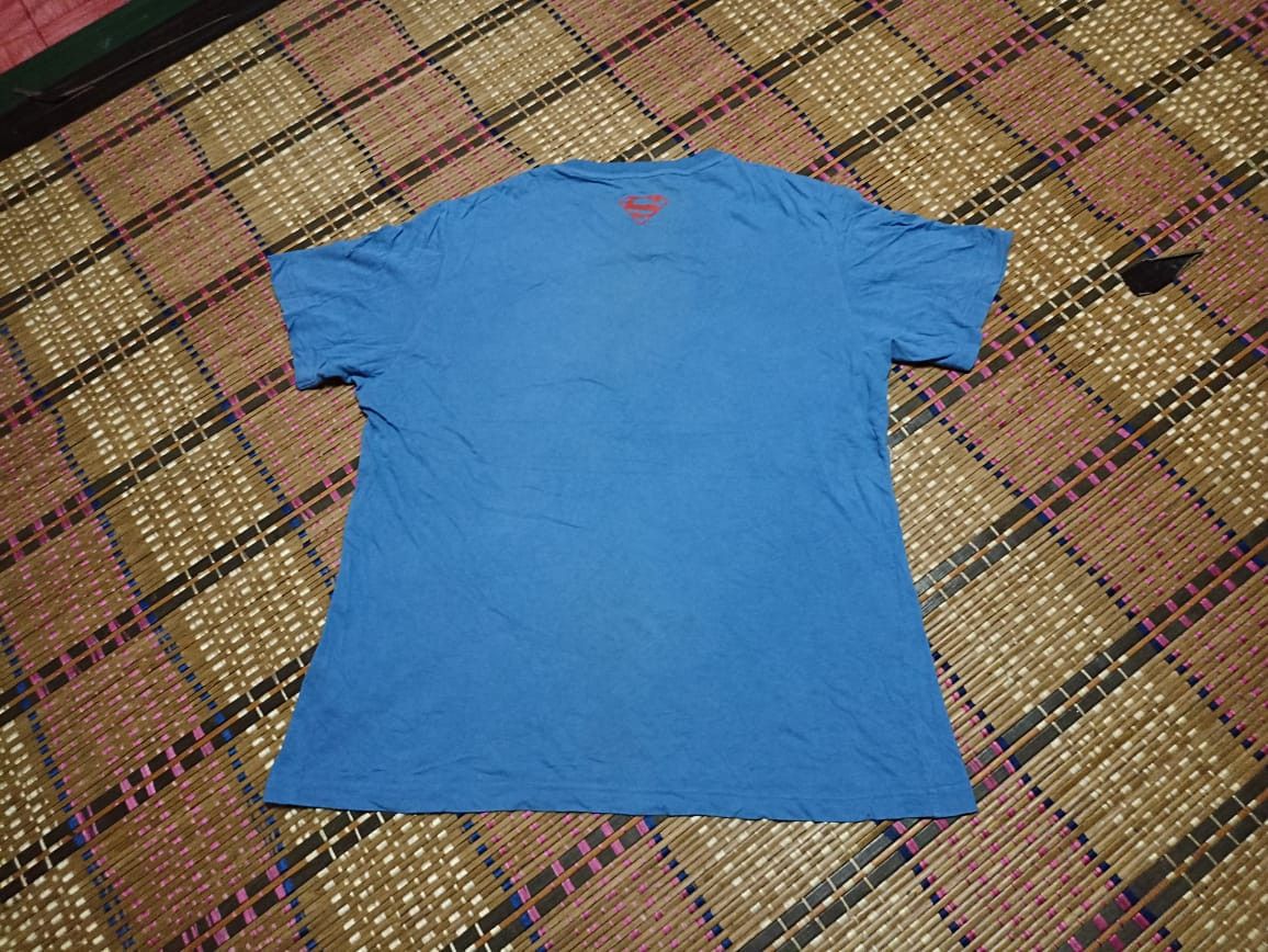 DC Comics × Uniqlo Superman T Shirt Size US L / EU 52-54 / 3 - 4 Thumbnail
