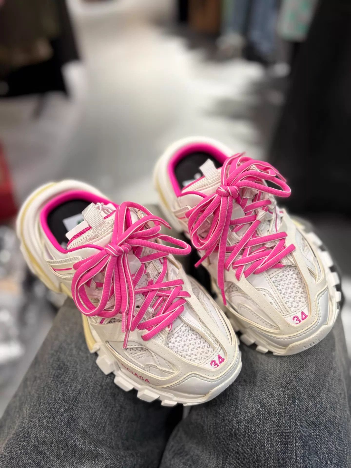 Balenciaga Balenciaga Track 2.0 Slipper Milk White & Pink Laces 34 Size US 4 / IT 34 - 2 Thumbnail
