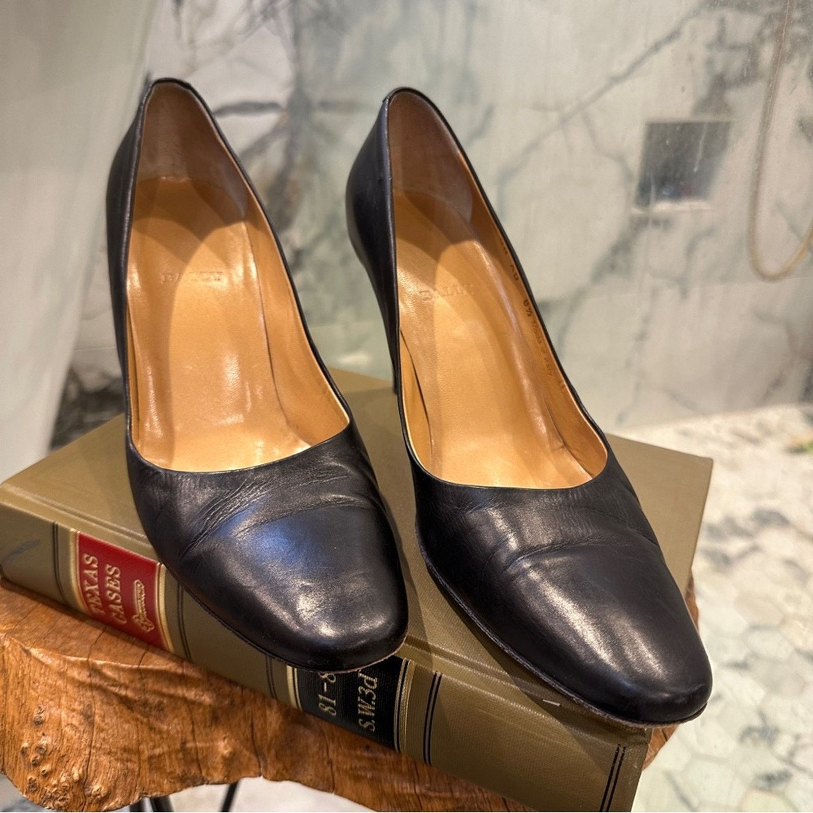 Bally Bally | Sirena | 8.5 | Black Classic Round Toe Pumps Heels Size US 8.5 / IT 38.5 - 9 Thumbnail