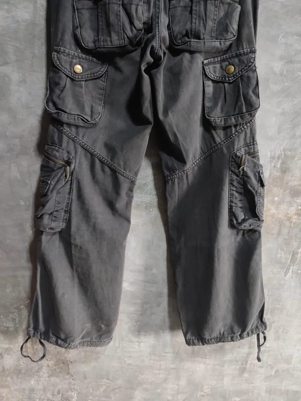 Other Beautiful Black Wash 3D Multipocket Cargo Low Rise Pants Size US 29 - 6 Thumbnail