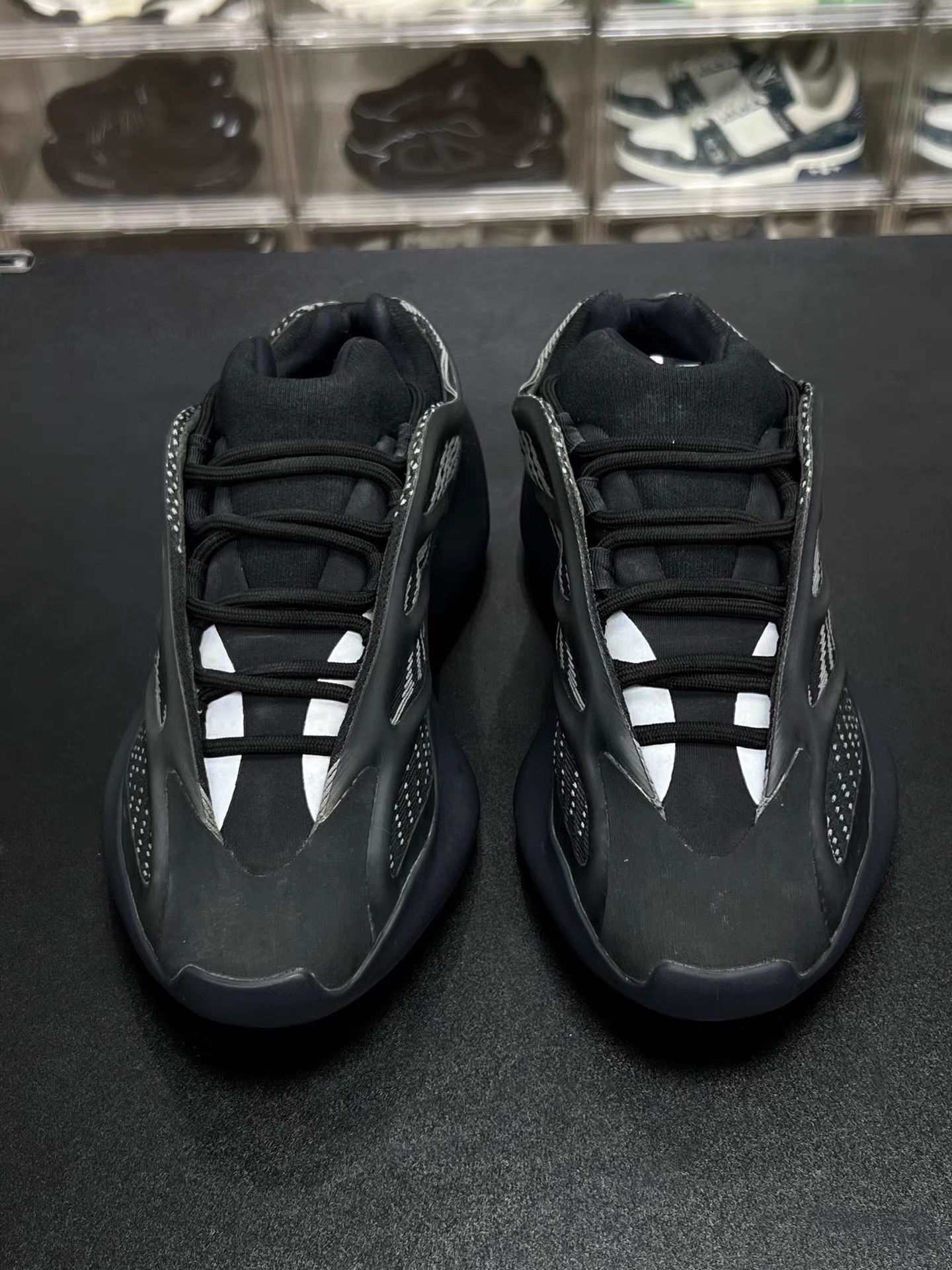 Adidas ADIDAS YEEZY700 V3 Retro Running Shoes K15 Size US 6.5 / IT 36.5 - 2 Thumbnail