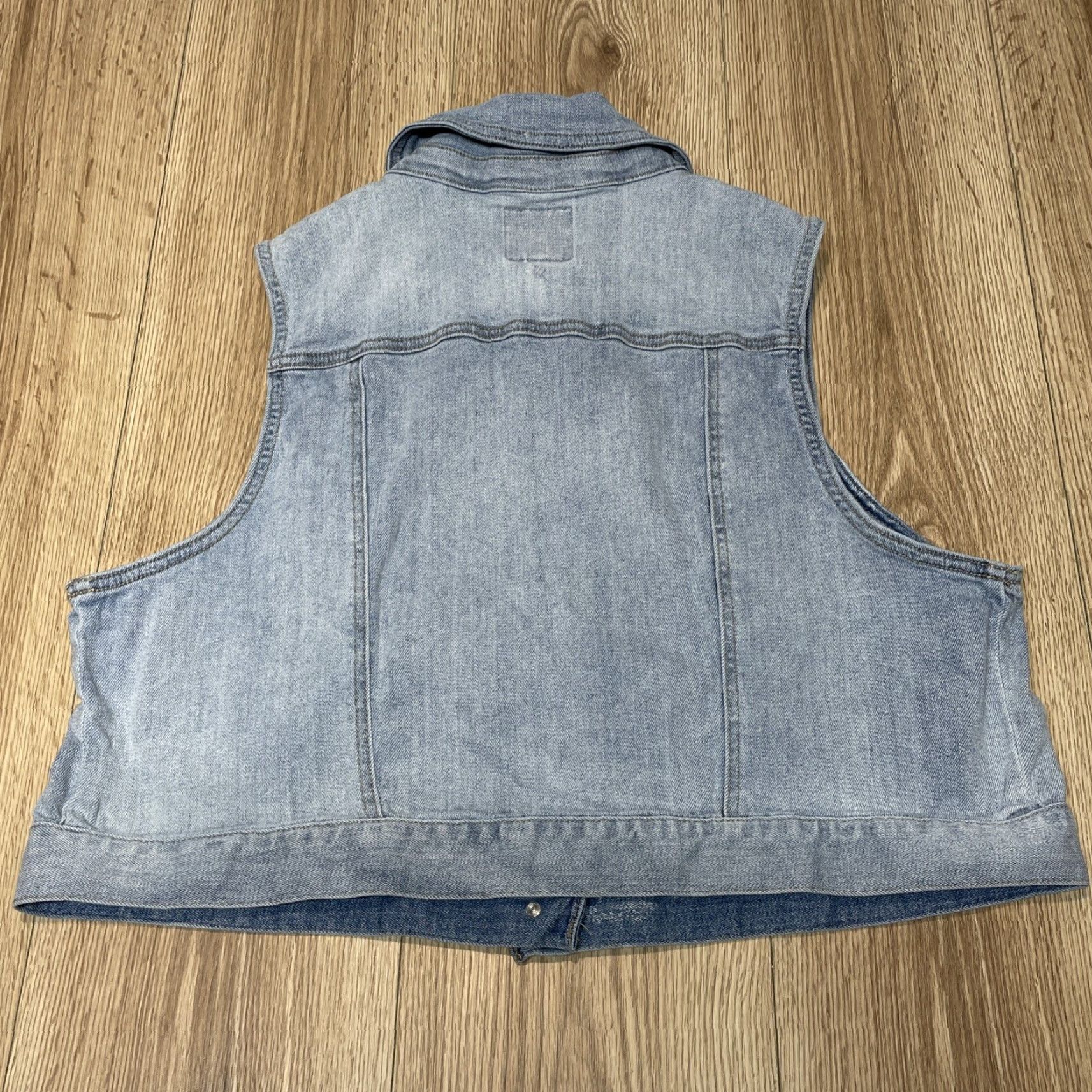 Torrid VINTAGE Torrid Plus Size 2 Distressed Stretch Denim Vest Blue Womens Size XS / US 0-2 / IT 36-38 - 8 Thumbnail