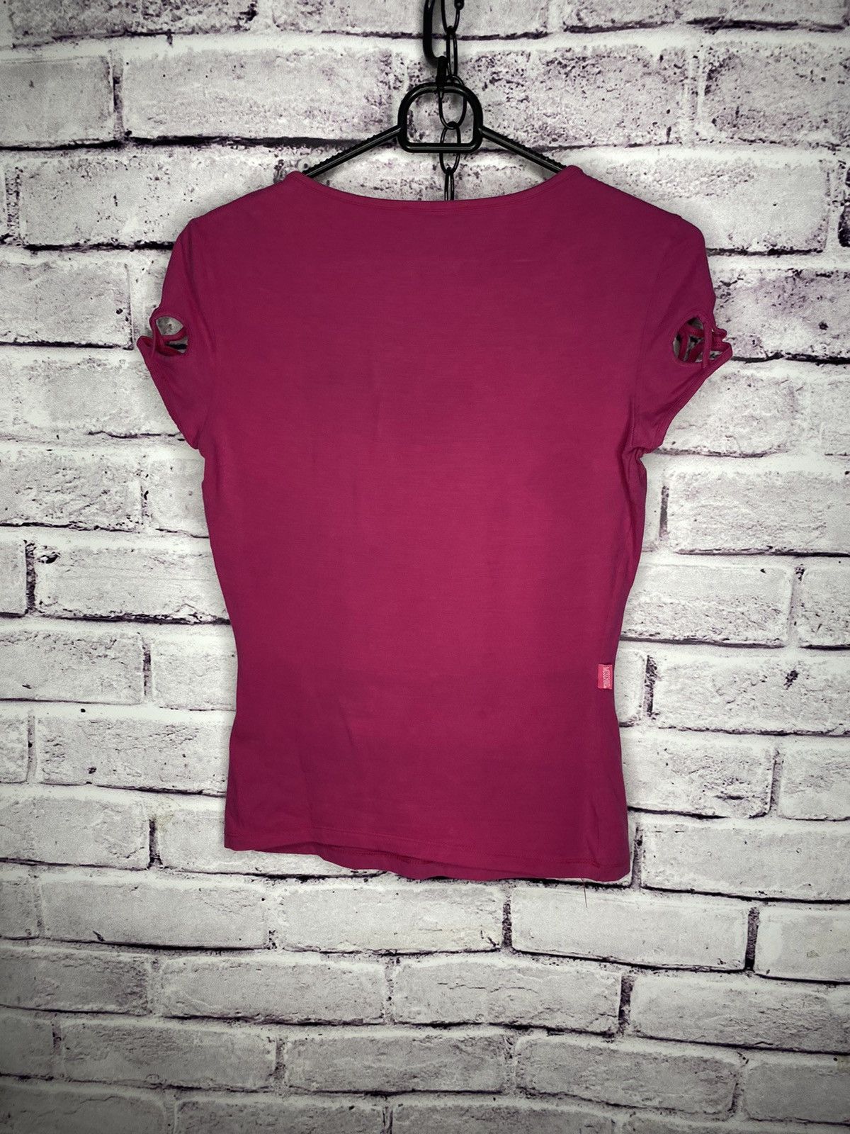 Moschino Women's T-Shirt vintage Moschino Luxury Tee Small Logo Size M / US 6-8 / IT 42-44 - 5 Thumbnail