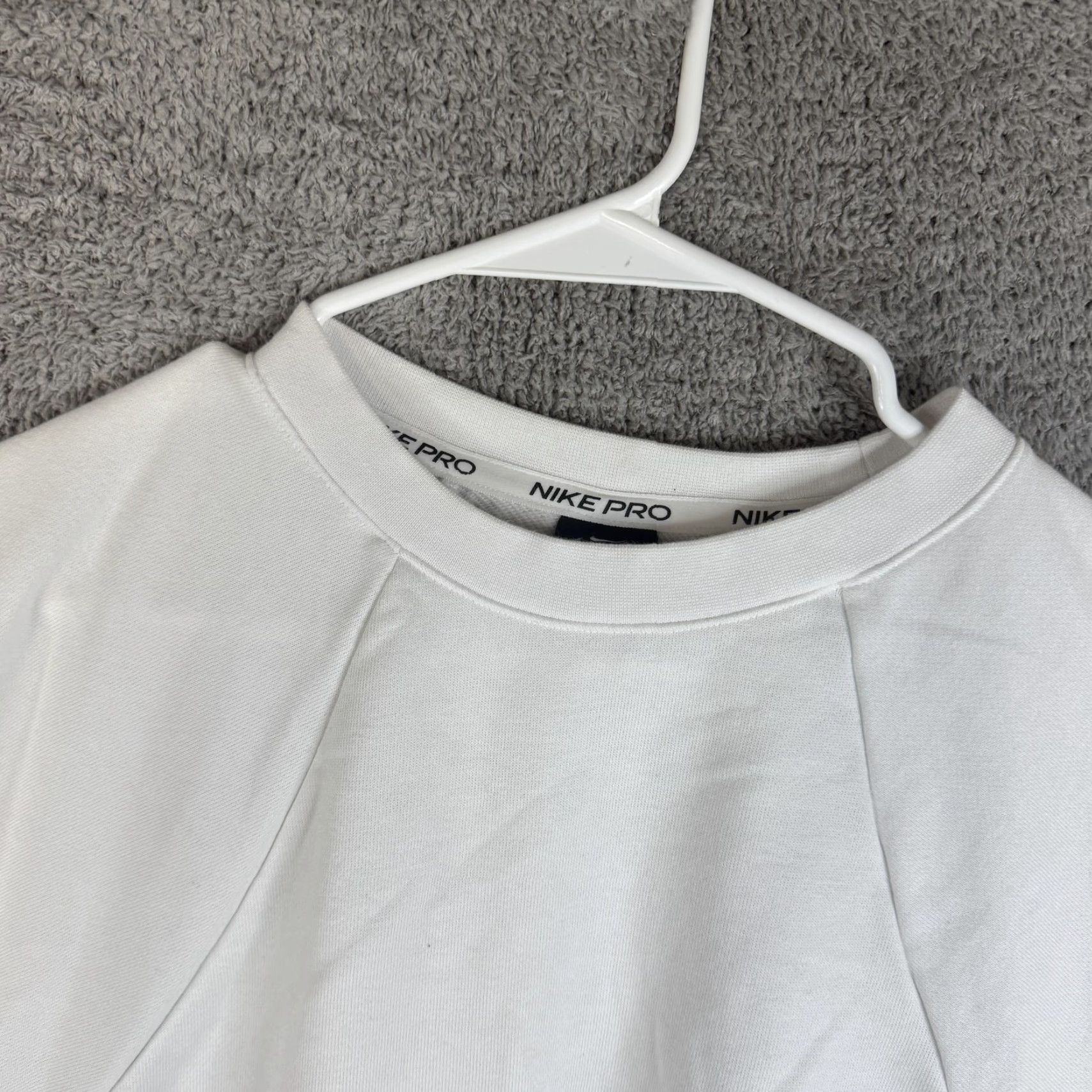 Nike Nike Dri-FIT Sweatshirt Womens Medium White Cropped Crewneck Pullover Logo Stripes Athletic Sports Size M / US 6-8 / IT 42-44 - 6 Thumbnail