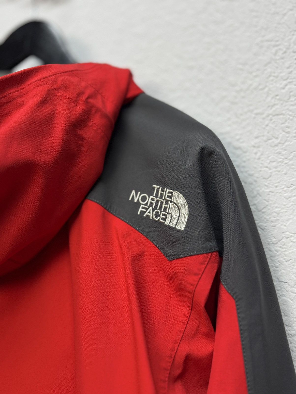 The North Face Vintage The north Face Gore-Tex Red Outdoor Arcteryx Style Size US M / EU 48-50 / 2 - 21 Thumbnail