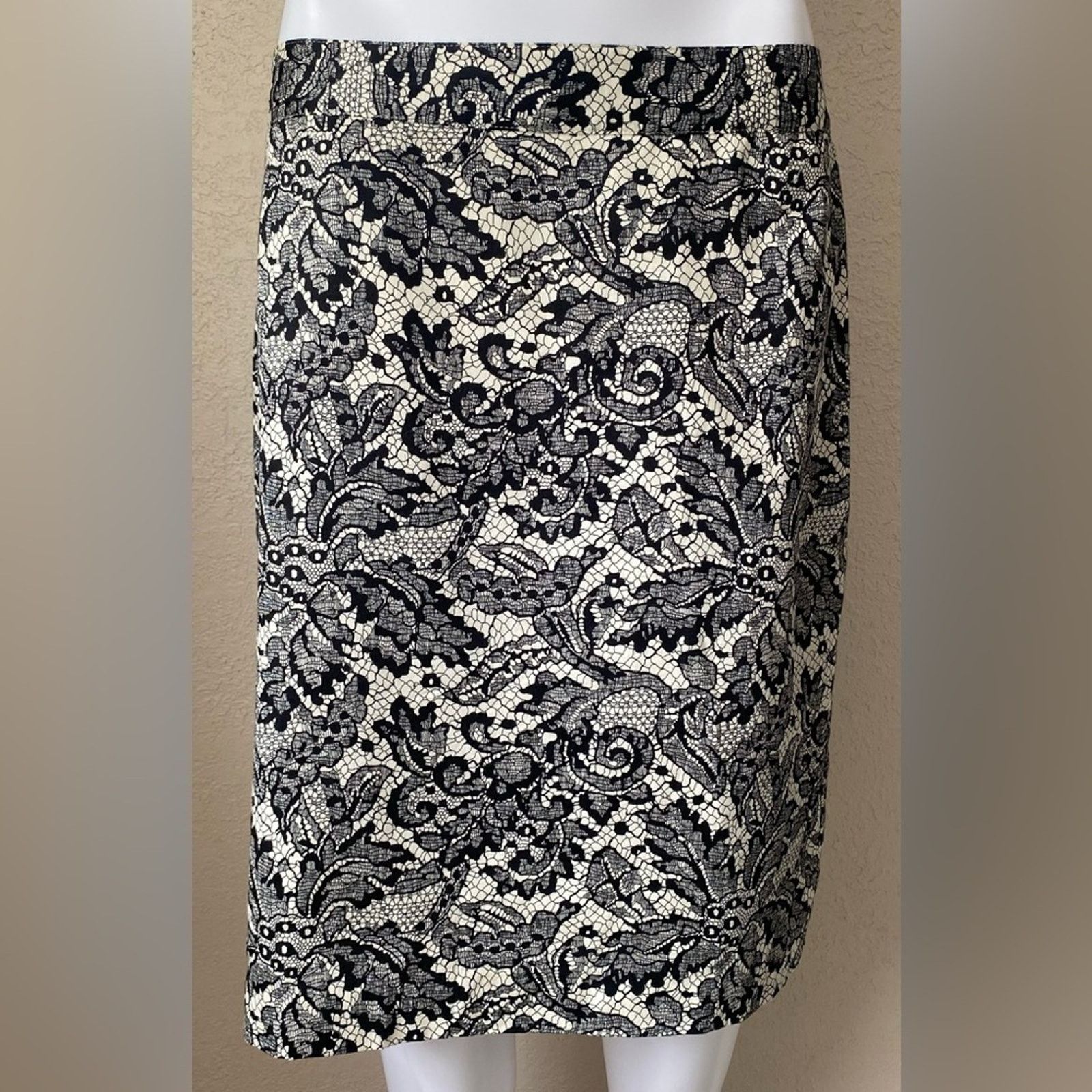Van Heusen Van Heusen Studio | Lace Career Work Pencil Skirt | 8 Size 30" / US 8 / IT 44 - 1 Thumbnail