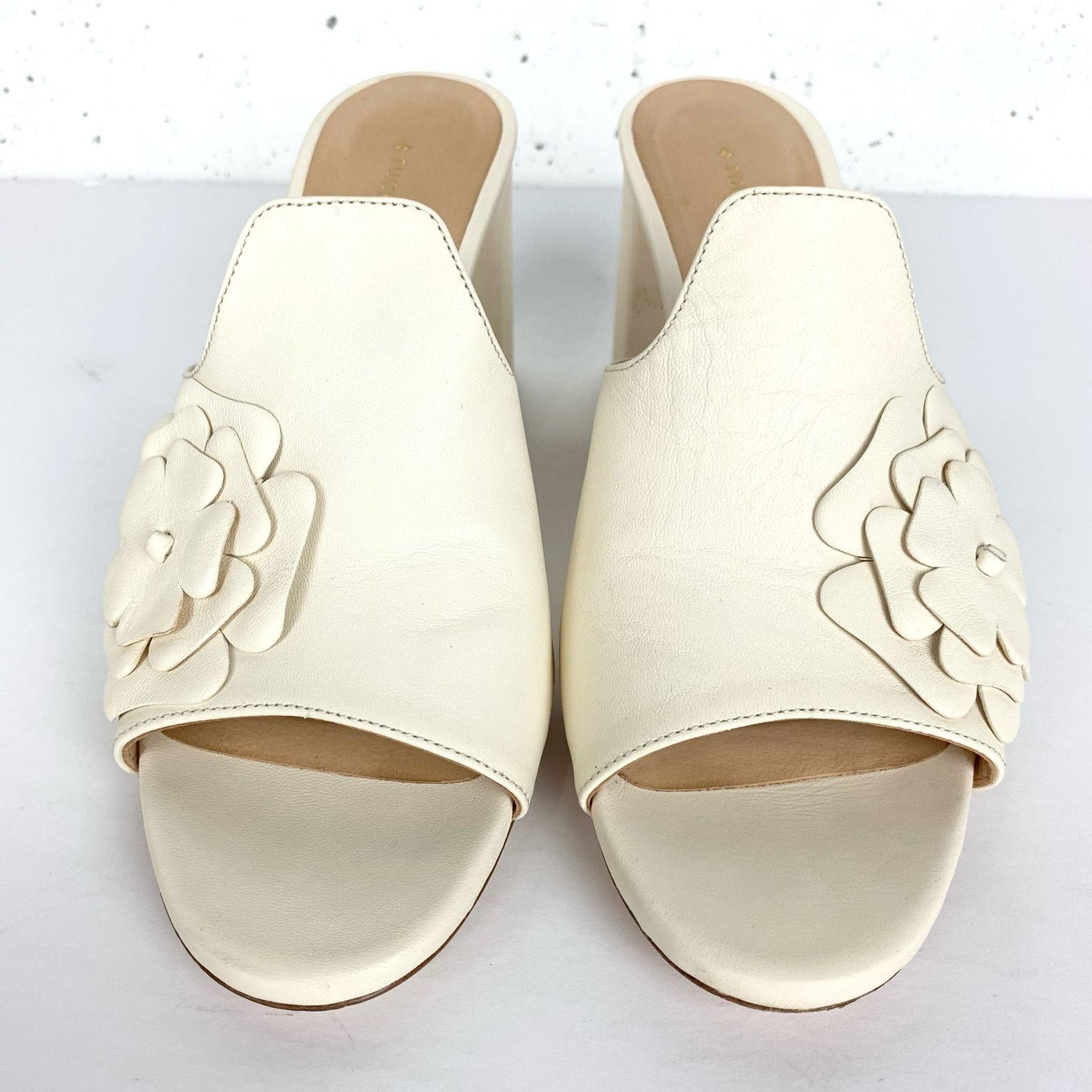 image of Tuckernuck Mia Mule Shoess Ivory Hand Cut Leather Rosette Size 8 Shoes in Cream, Women's