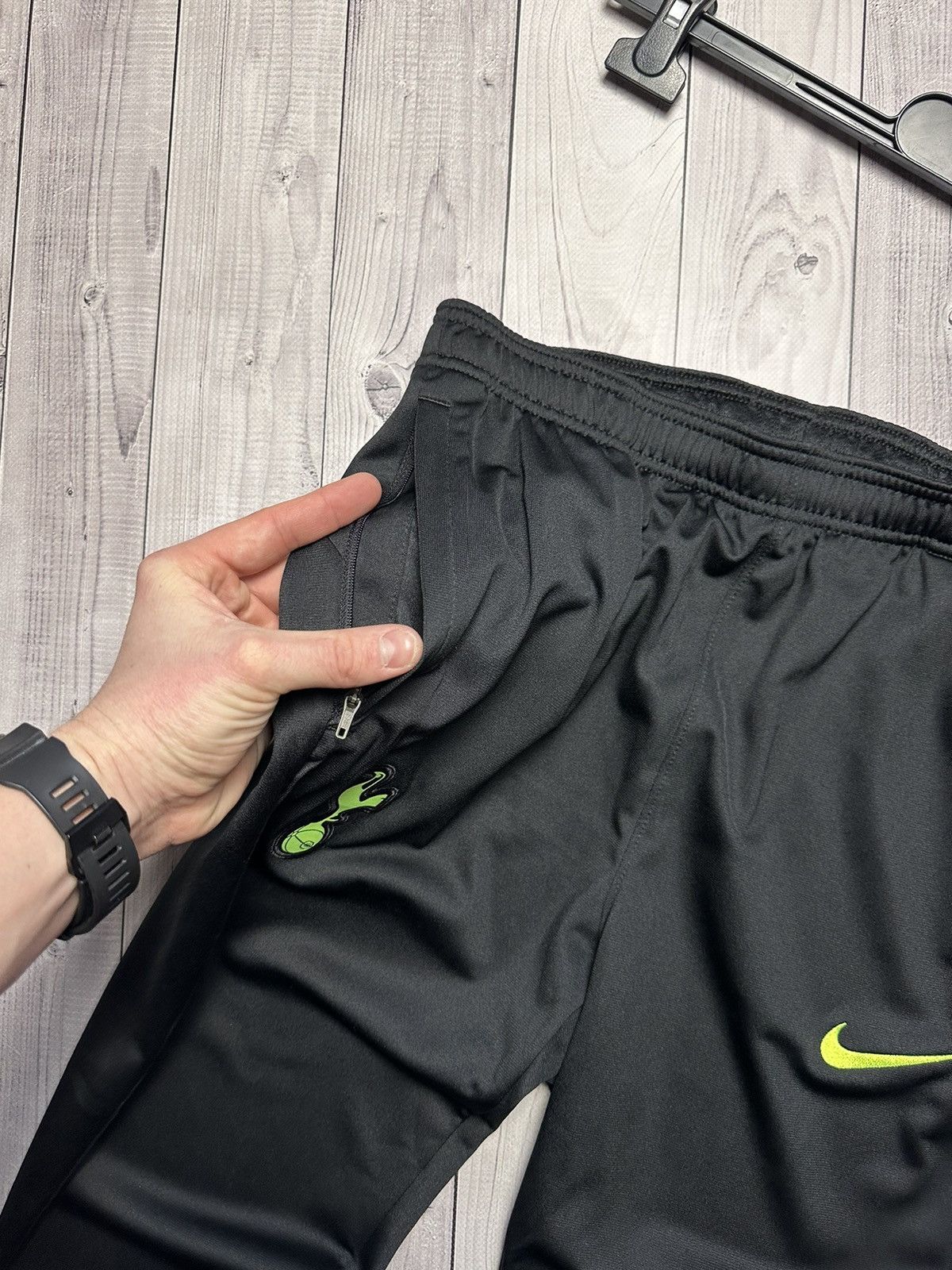 Nike Nike Tottenham Spurs soccer joggers size M logo pants Size US 32 / EU 48 - 4 Thumbnail
