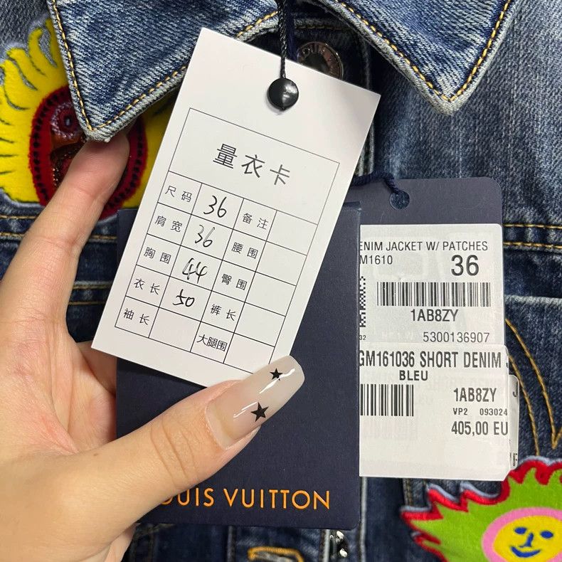 Louis Vuitton Louis Vuitton size 36 Blue Badge Patch Long Sleeve Single Size US M / EU 48-50 / 2 - 3 Thumbnail