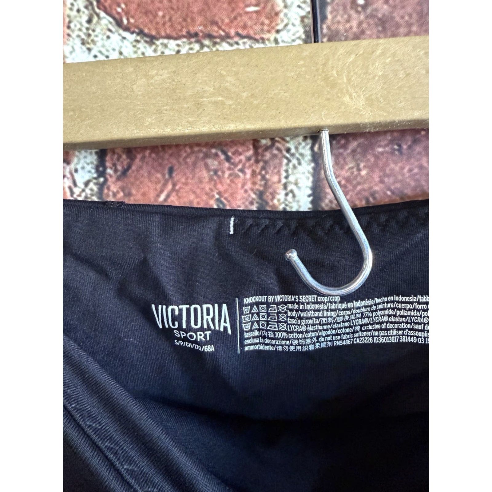 Victoria's Secret Victoria Sport Womens Black Cropped Athletic Leggings Size Small Size 28" / US 6 / IT 42 - 3 Thumbnail