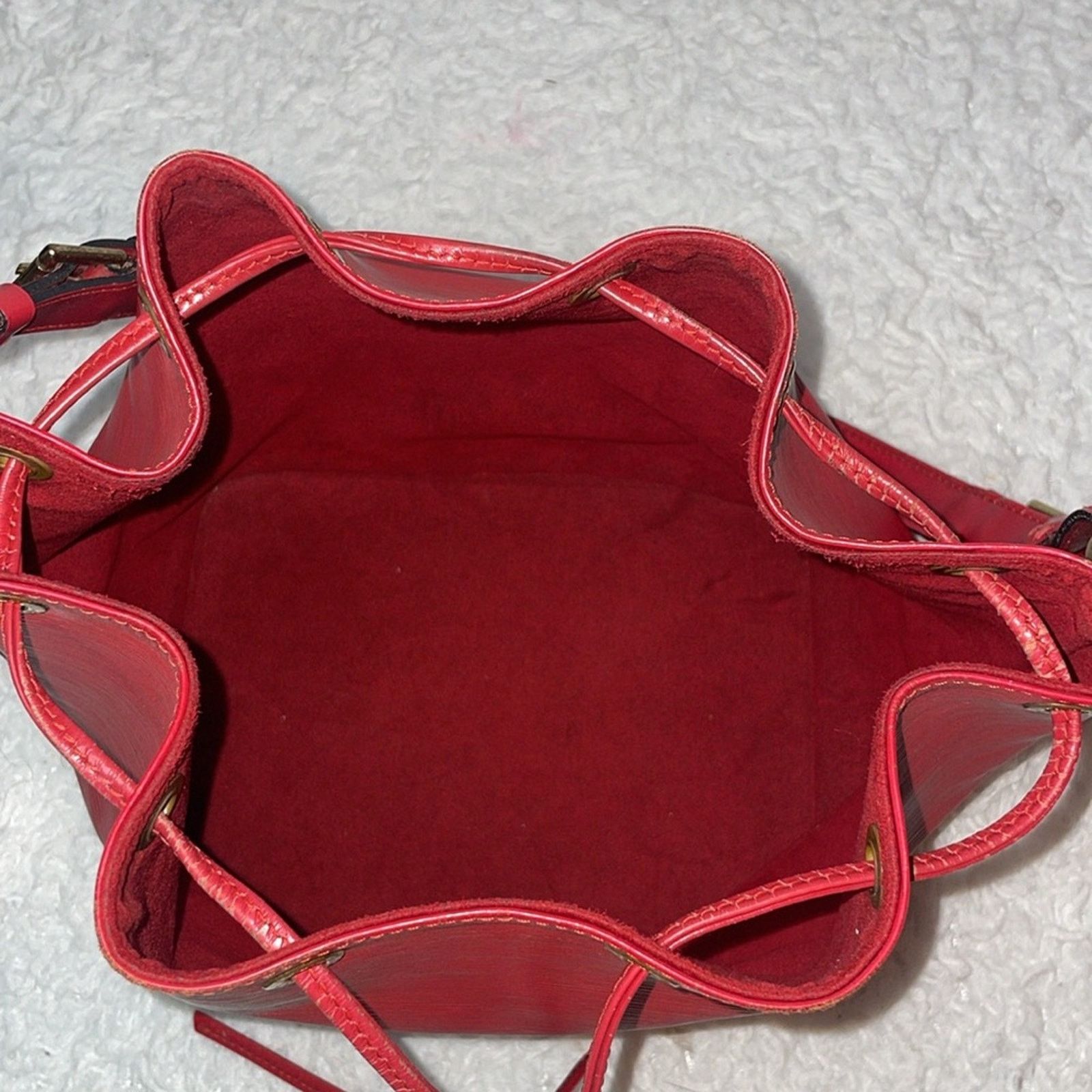 Louis Vuitton Louis Vuitton Petite Noe Red Epi Bucket Bag Size ONE SIZE - 12 Thumbnail