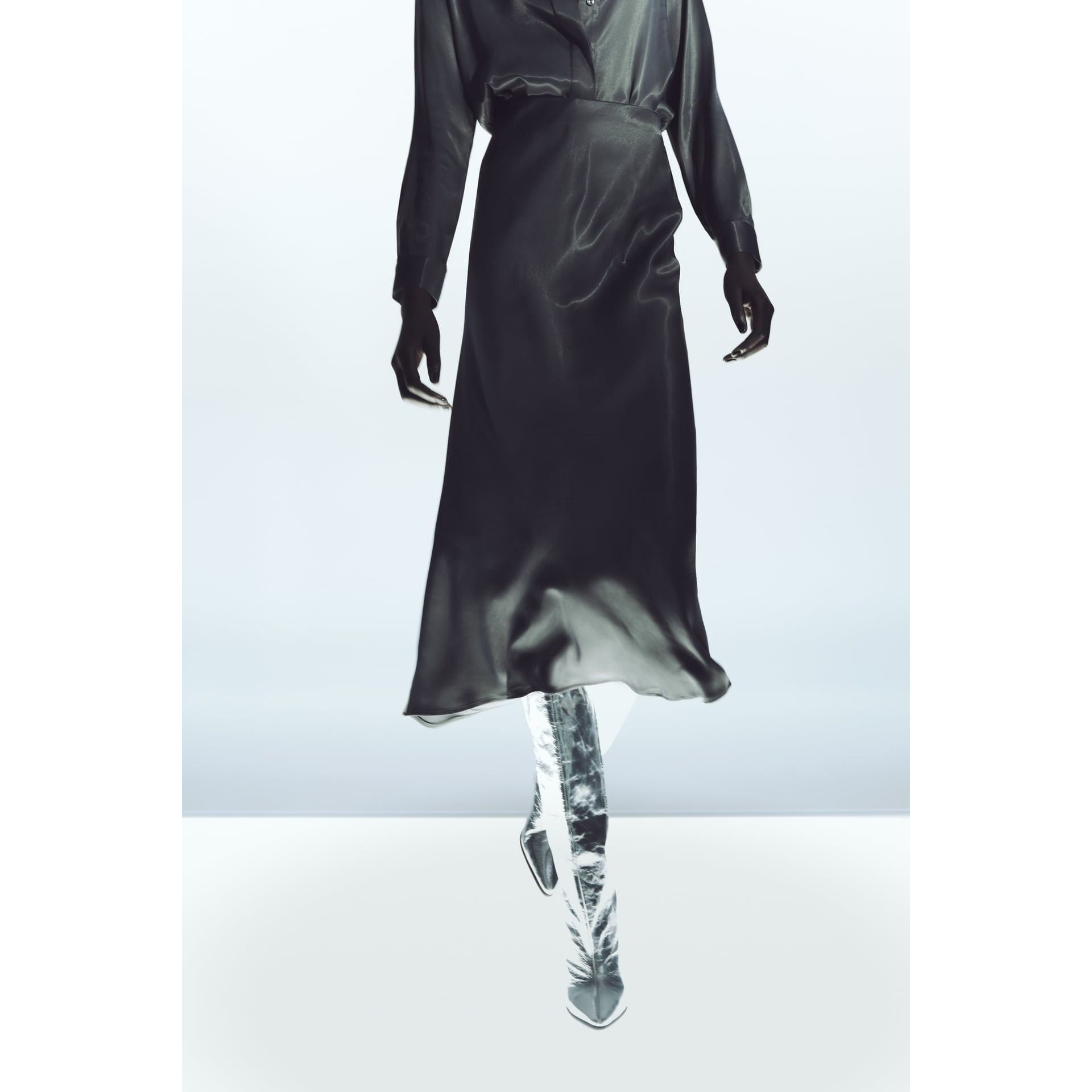 Zara Zara Space Grey Silky Midi Skirt Size 27" / US 4 / IT 40 - 4 Thumbnail