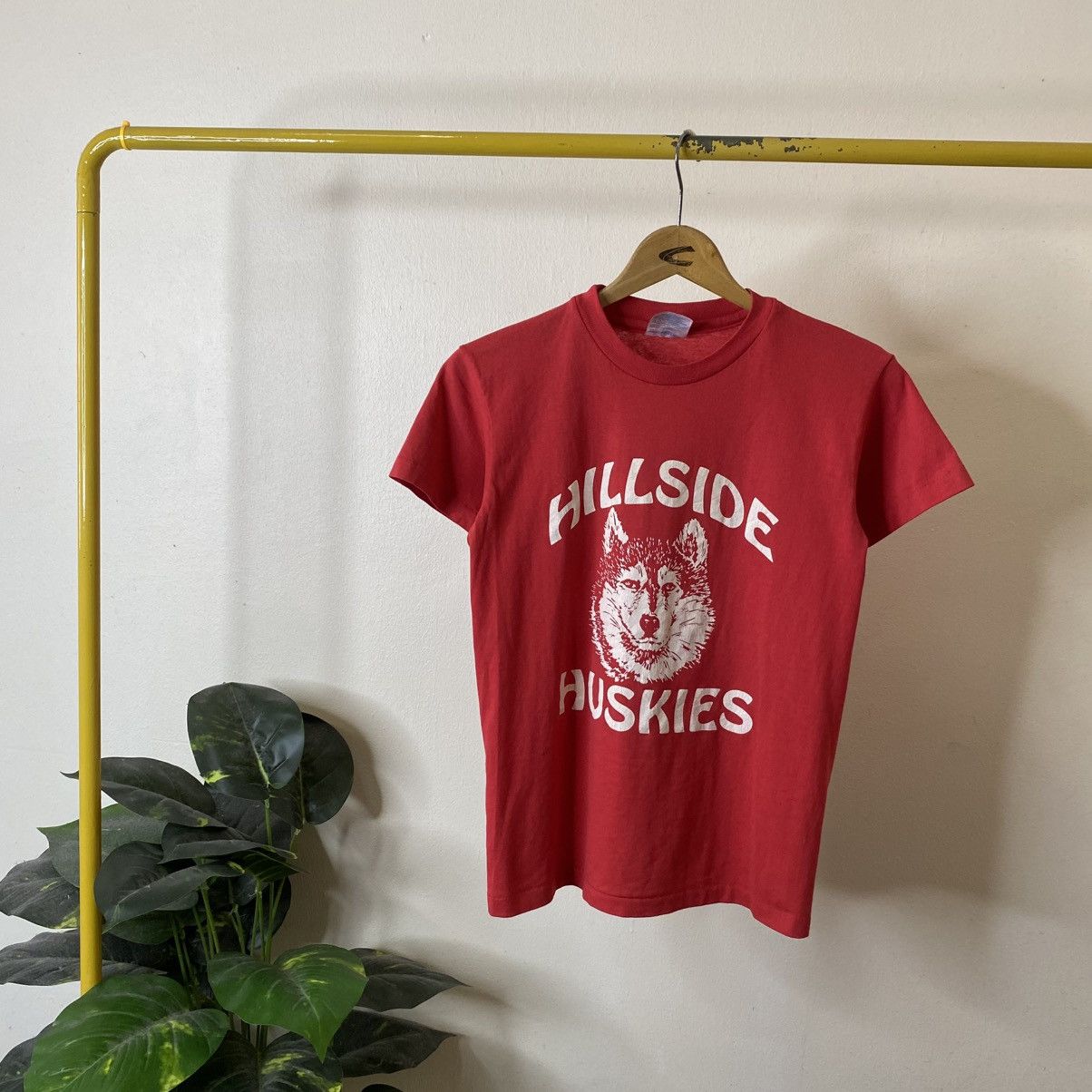 Vintage 1980s Hillside Huskies T Shirt Made in USA Streetwear Size US S / EU 44-46 / 1 - 1 Thumbnail