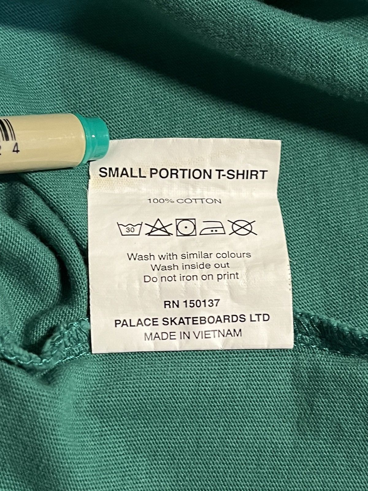 Palace Small Portion T-Shirt Size US L / EU 52-54 / 3 - 7 Thumbnail